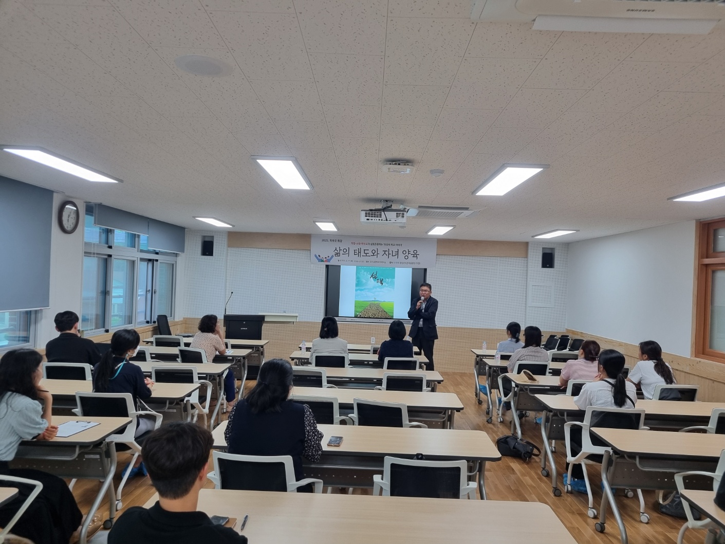 진주남중, 학교장과 함께하는 학부모 대상 자녀 양육 특강 실시 - 관련이미지1