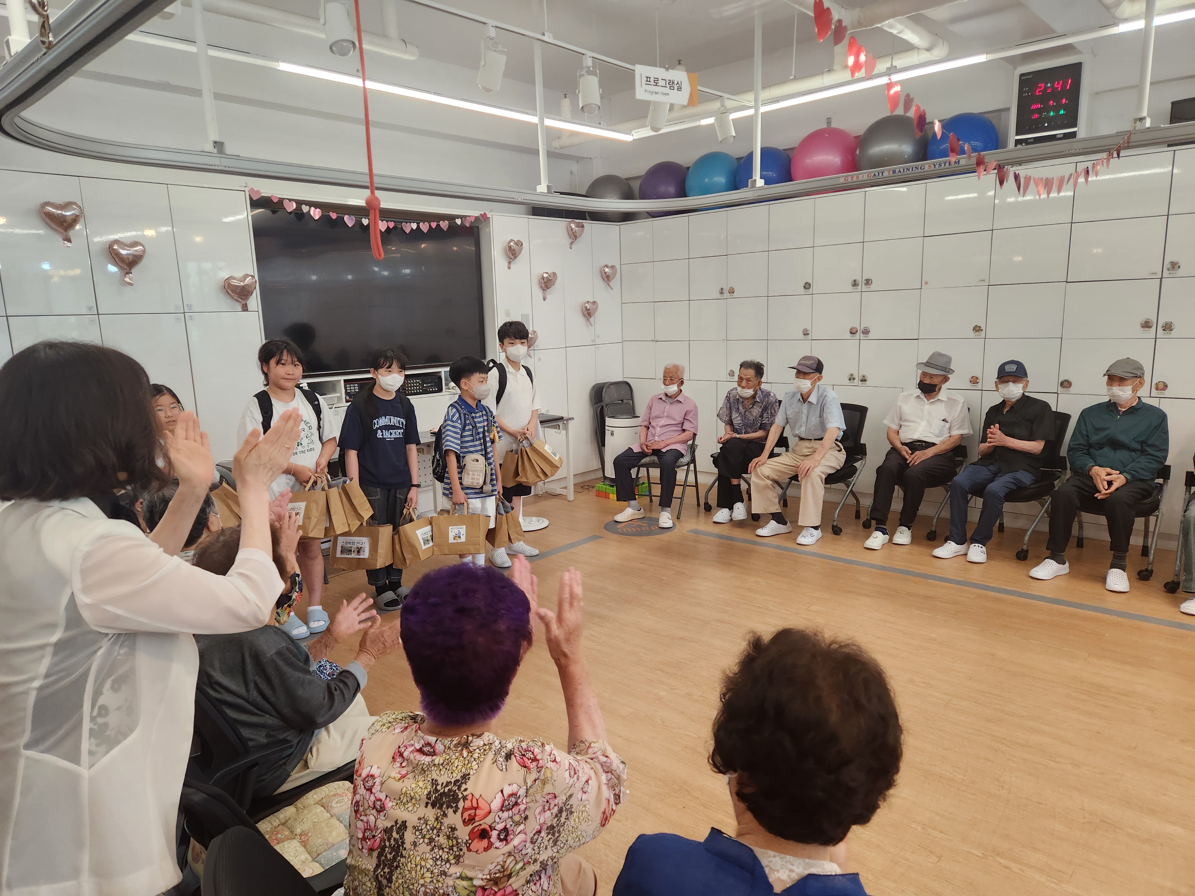 거제용산초 과학동아리 ‘스마트팜 수확물로 나눔 실천’ - 관련이미지1