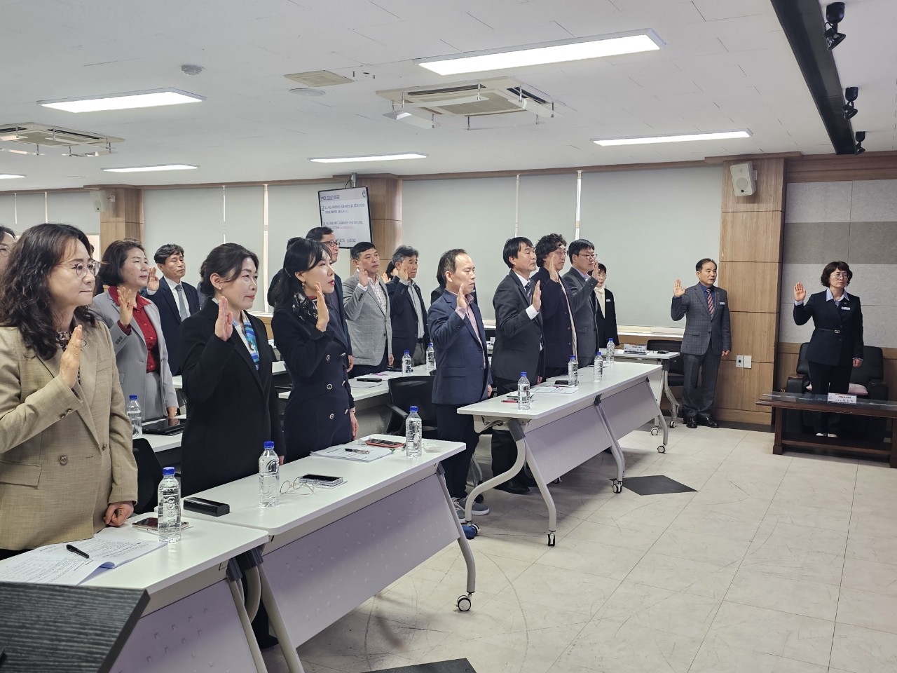 거제교육지원청, 전 학교장 대상 2025년 반부패·청렴 실천 결의식 실시 - 관련이미지1