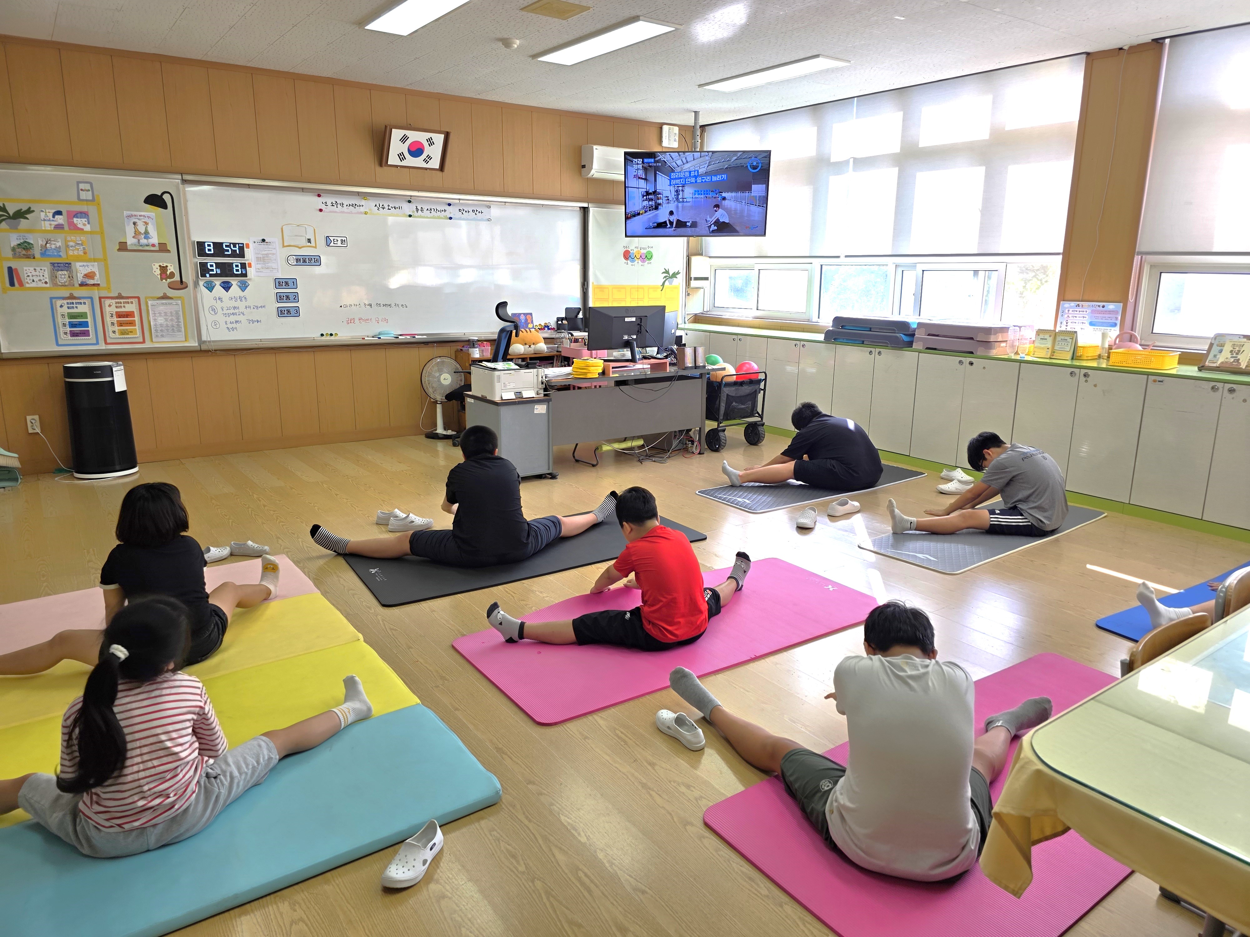 묵계초청암분교, 건강체력교실로 기초 체력 혁신! 육상·레슬링 대회 입상 쾌거 달성 - 관련이미지1