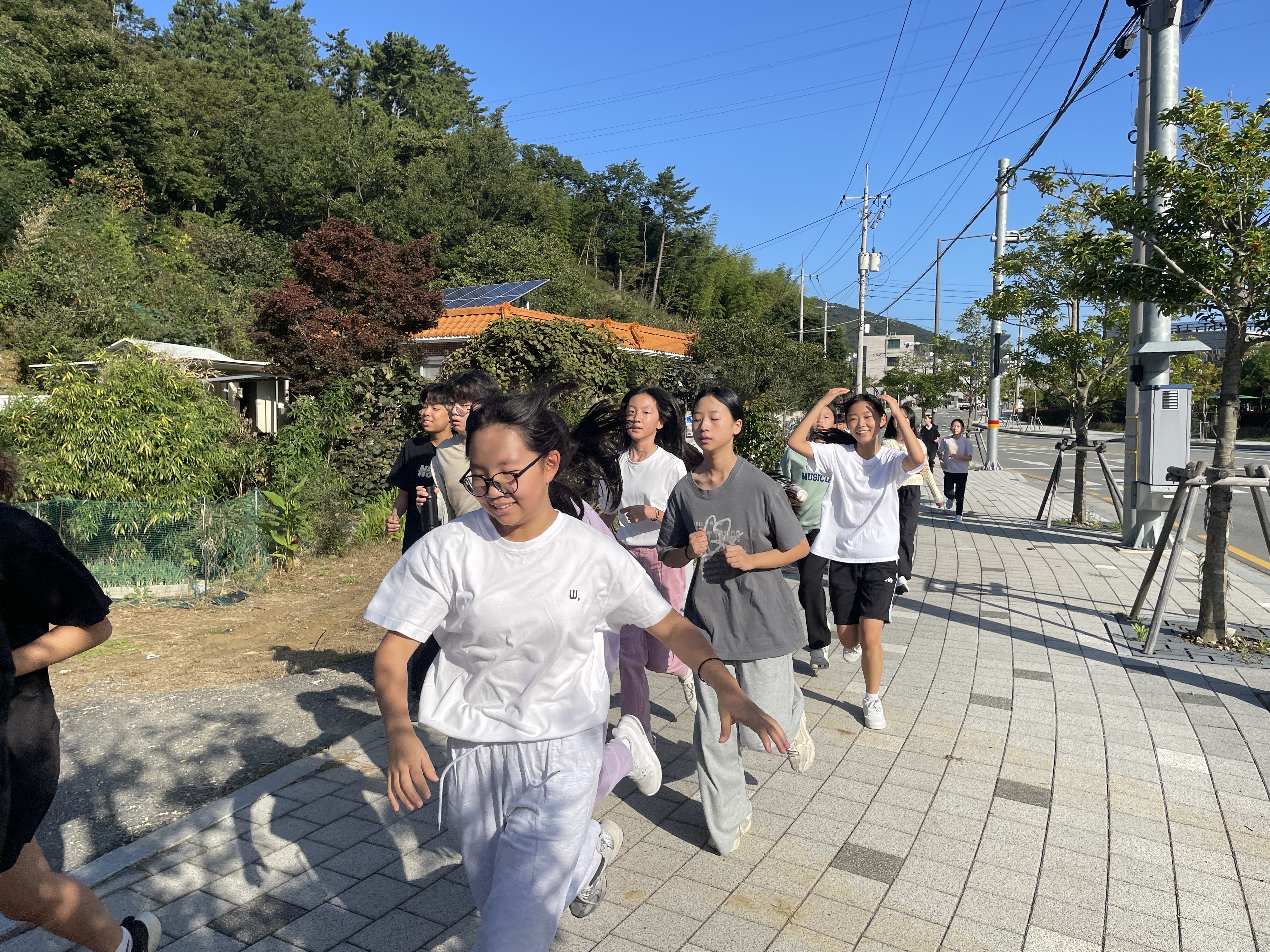 거제양정초, 건강과 인성을 함께 기르는 달리기 축제 '교내 마라톤 대회' 개최 - 관련이미지2