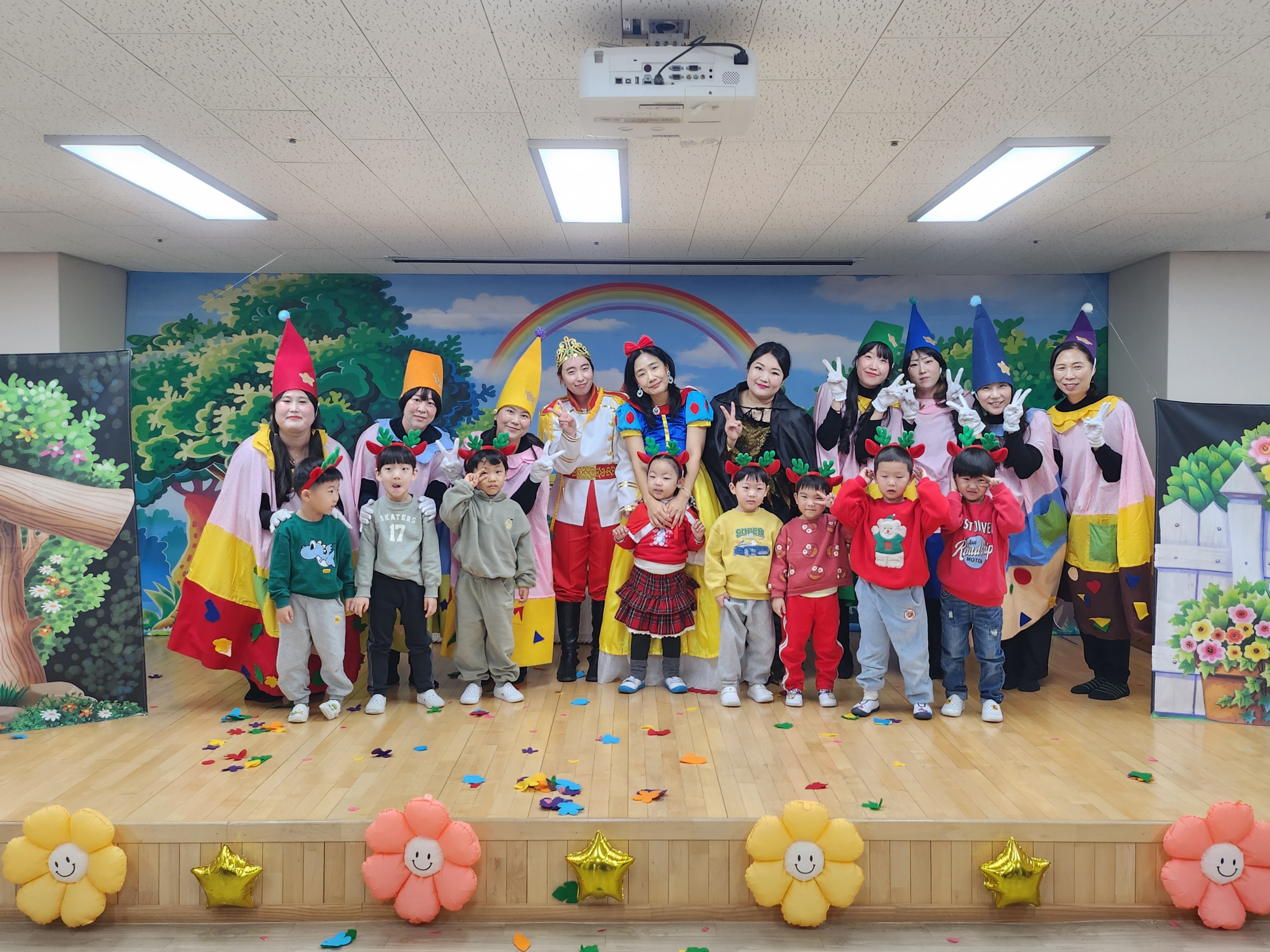 한아름유치원, 학부모동아리의 크리스마스 선물 같은 무대! ‘백설공주와 일곱난쟁이’ - 관련이미지3