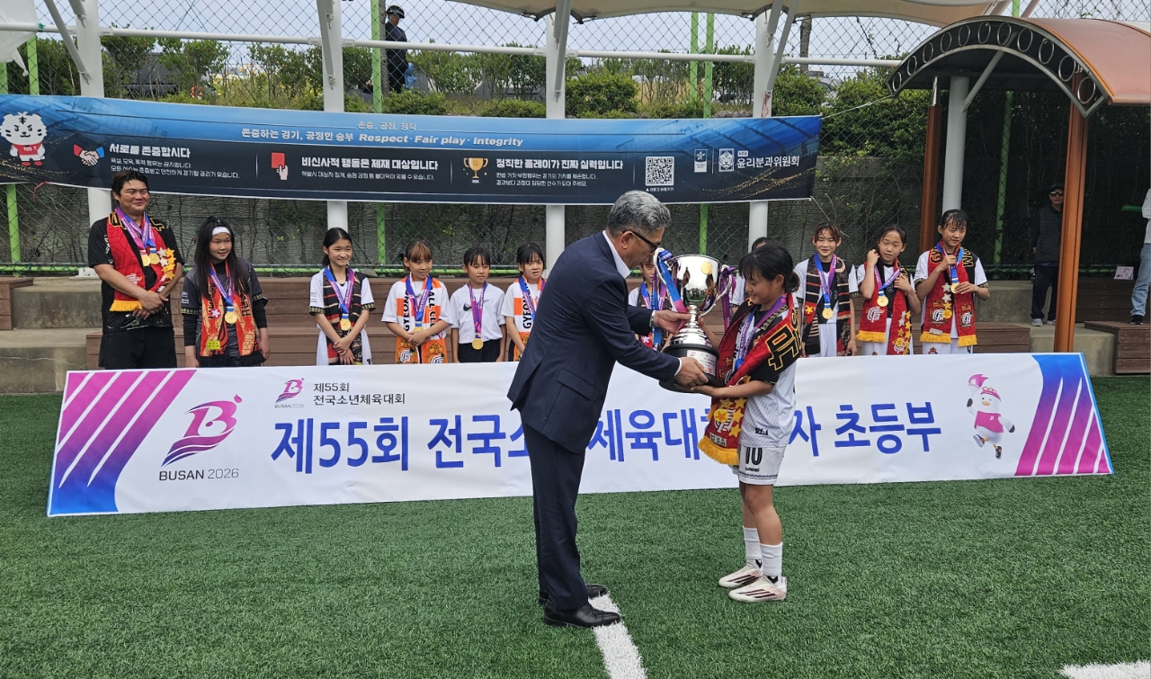 산청초, 제55회 전국소년체육대회 여자축구 초등부 금메달 수상 - 관련이미지2