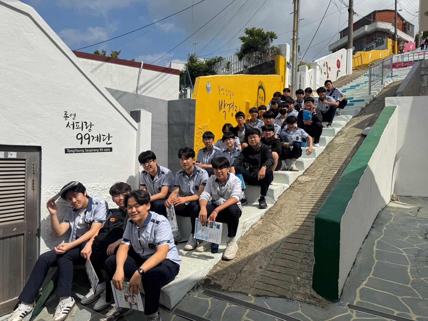통영 동원중, 학생 맞춤형 독서교육 선도학교 프로그램 '통영을 걷다' 실시 - 관련이미지2