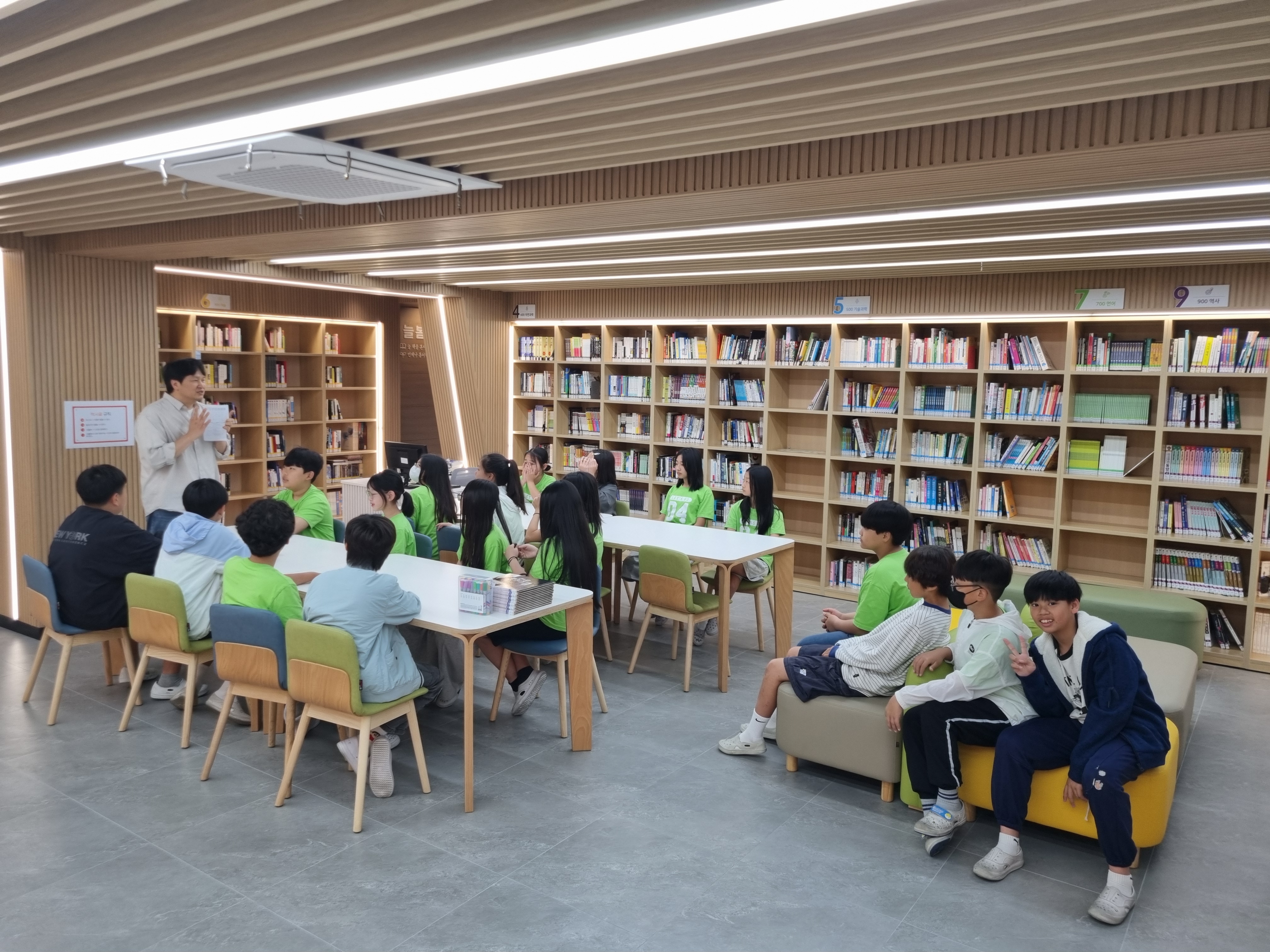 사천 남양중, ‘문선초 초청 이음교실 학교 탐방’ 개최 - 새로운 시작과 설레는 발걸음 응원, 예비 신입생들 중학 생활의 사다리 마련 - - 관련이미지2