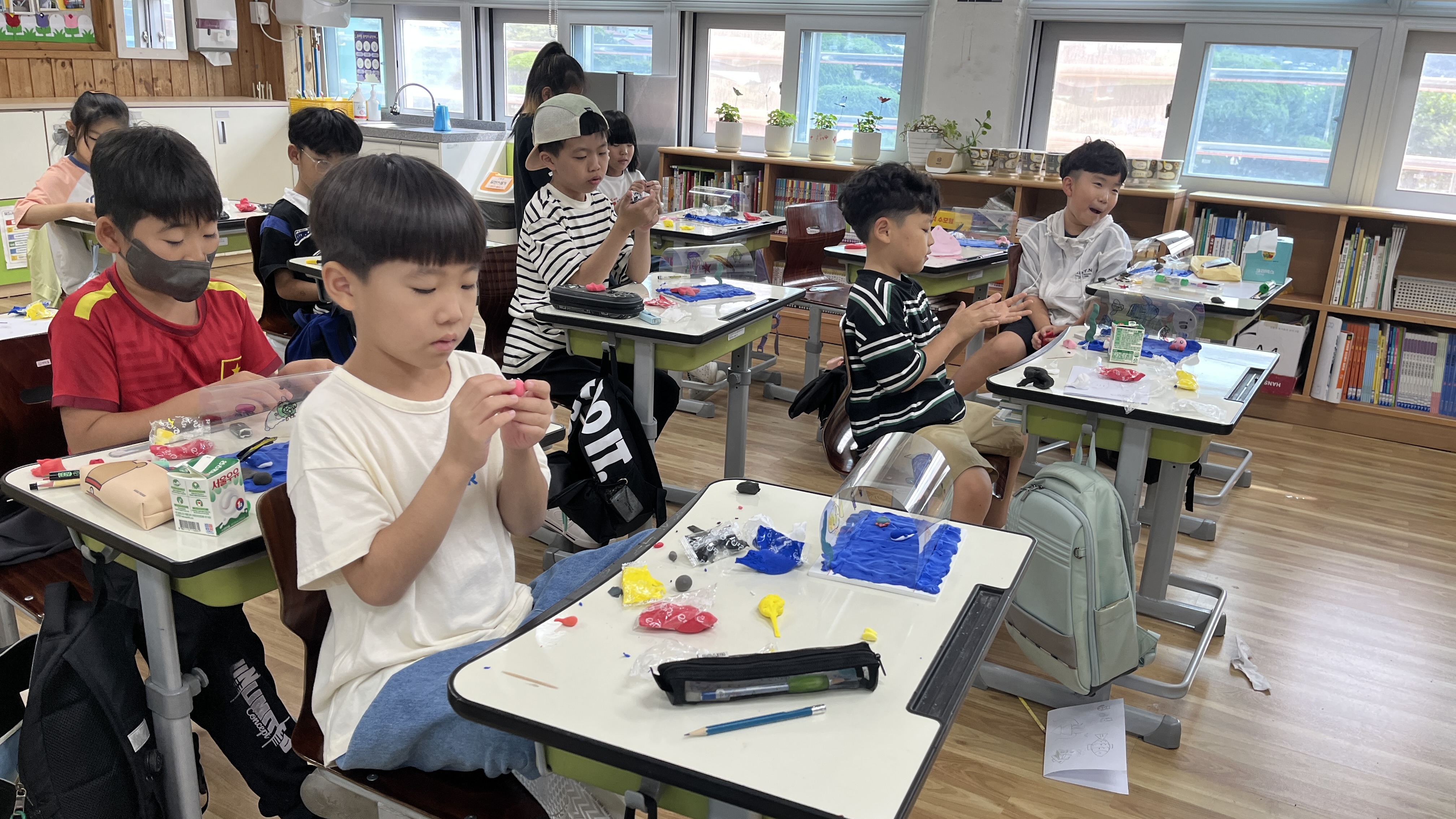 안의초, 지역예술가와 함께 그리는 상상력의 세계 - 관련이미지2