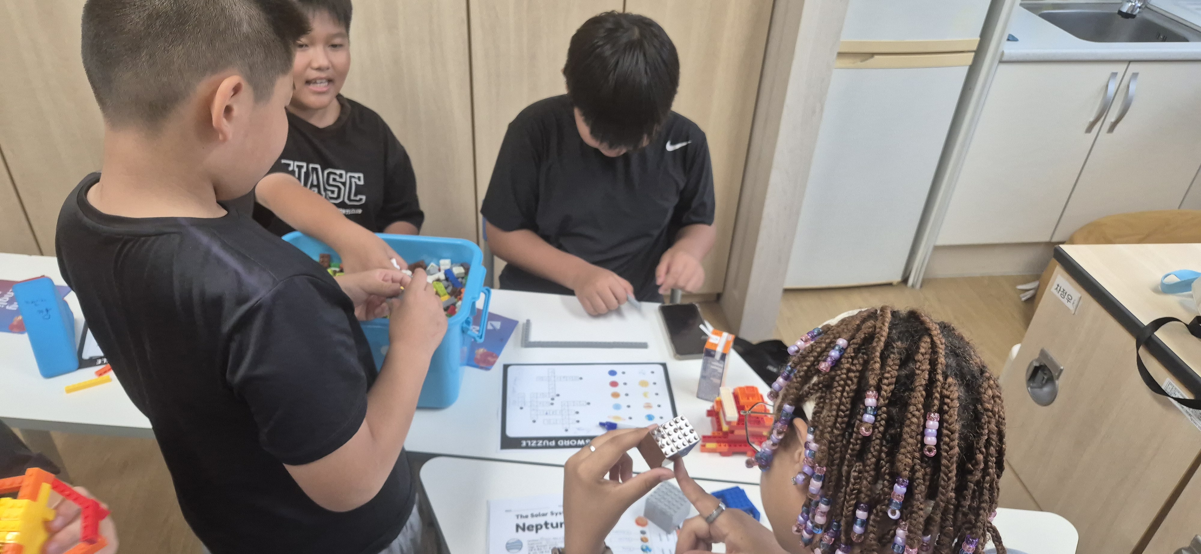 사등초등학교, 우주 속으로! 여름방학 영어캠프 운영 - 관련이미지2