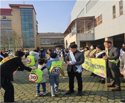 사천교육지원청, 지역사회와 함께하는 교육 지키미 캠페인 실시 - 관련이미지1