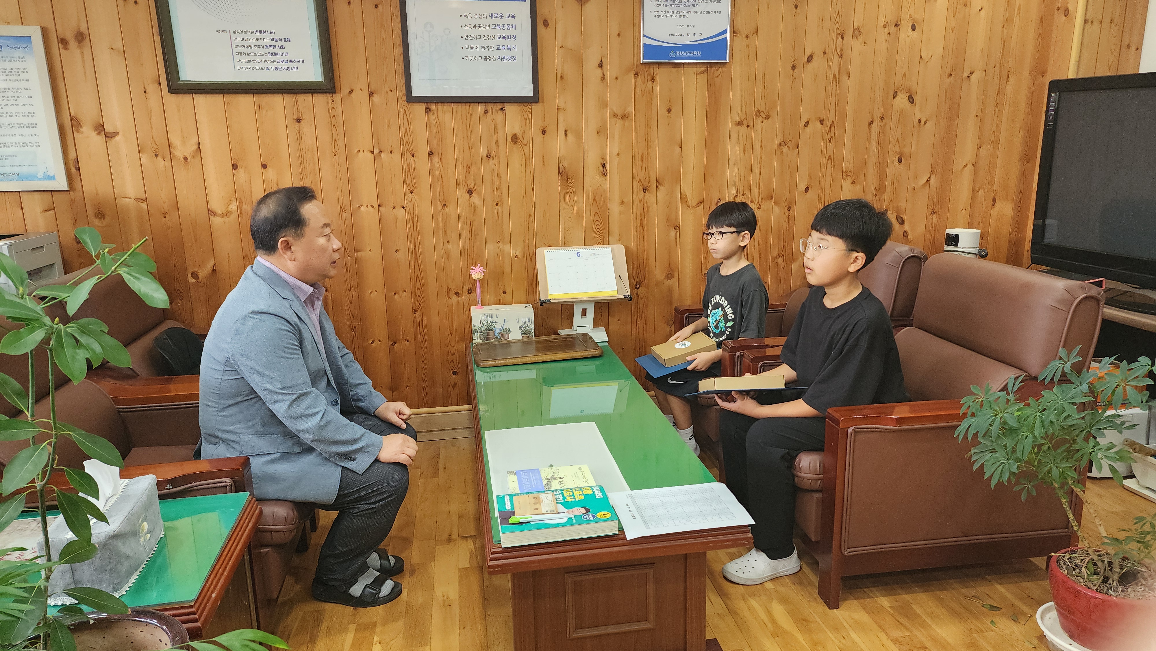 진동초, 선행 실천한 학생들에게 표창 수여 - 관련이미지2