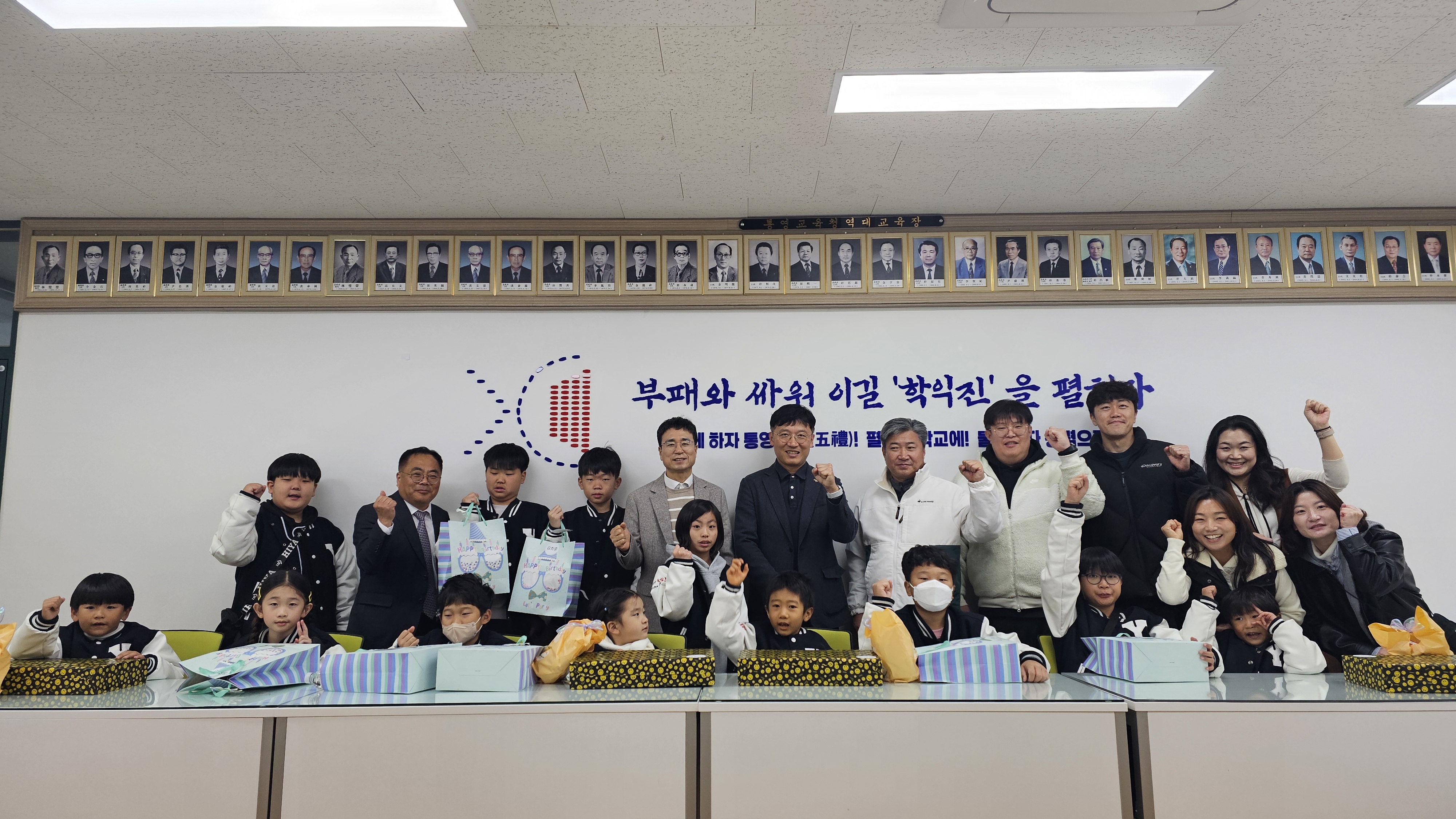 욕지초등학교, 통영교육지원청에서 도예·사진 전시회 개최 - 관련이미지3