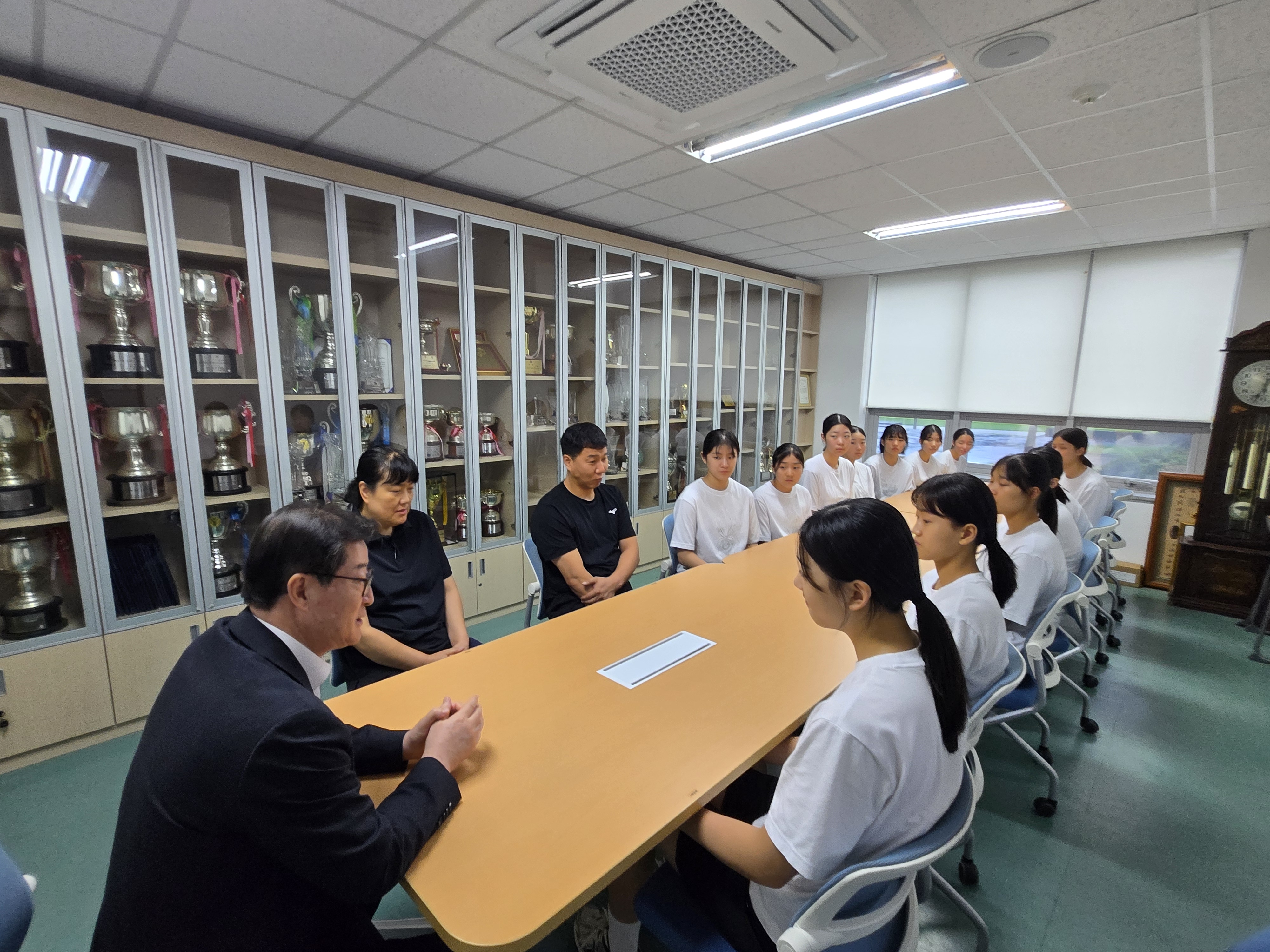 “진주교육지원청, 대통령배 우승 경해여중 배구부와  청렴소통 시간 가져” - 관련이미지3