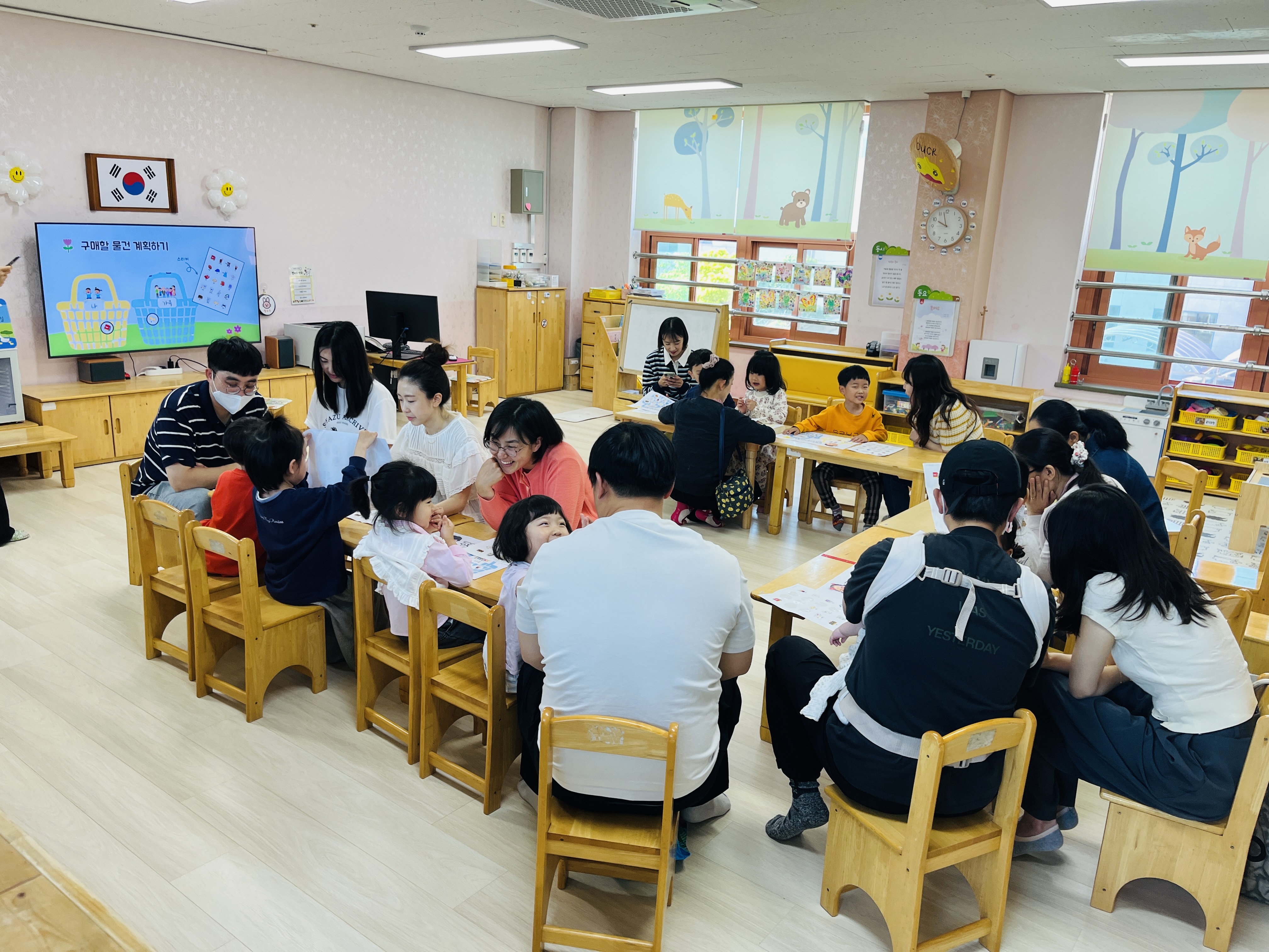 하동유치원, 학부모 참여수업맞아 플리마켓 열어 - 관련이미지1