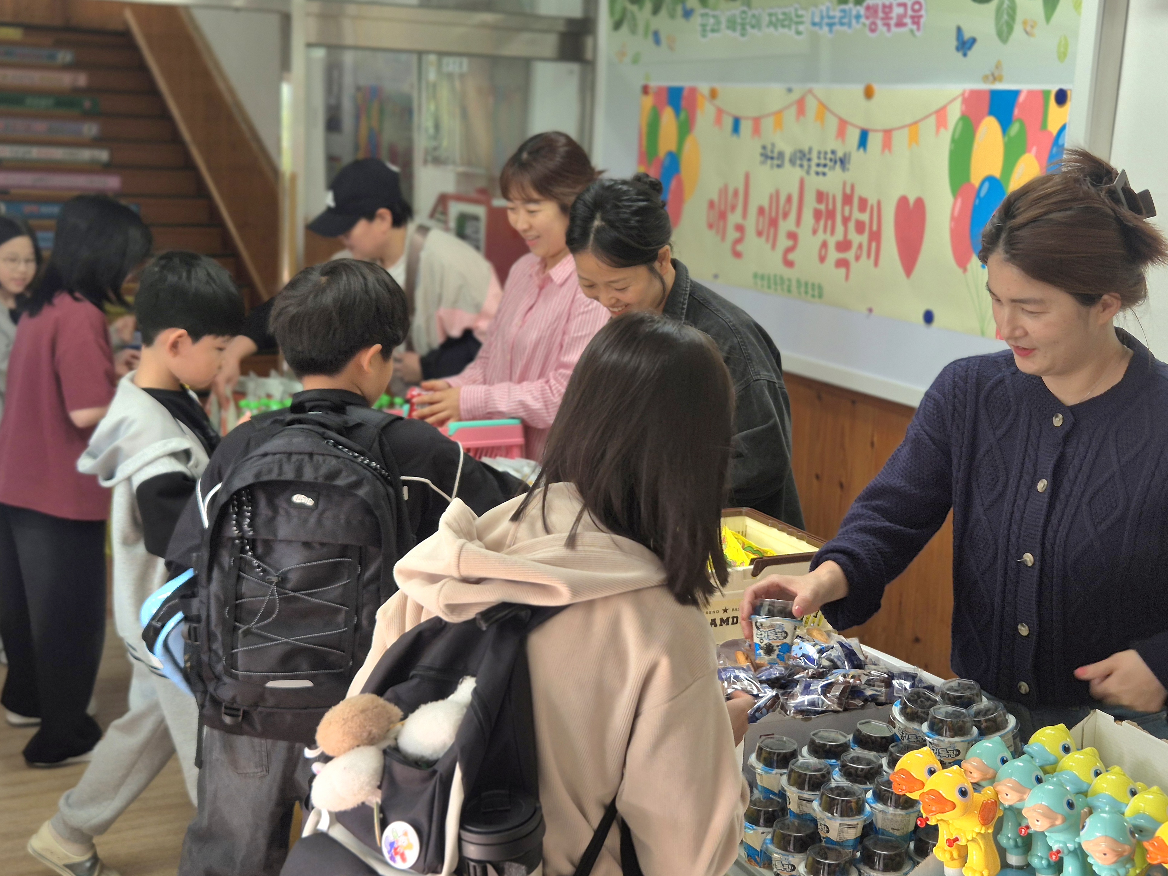 악양초 학부모회, 행복을 전하는 아침맞이로  아이들의 마음을 채우다 - 관련이미지2