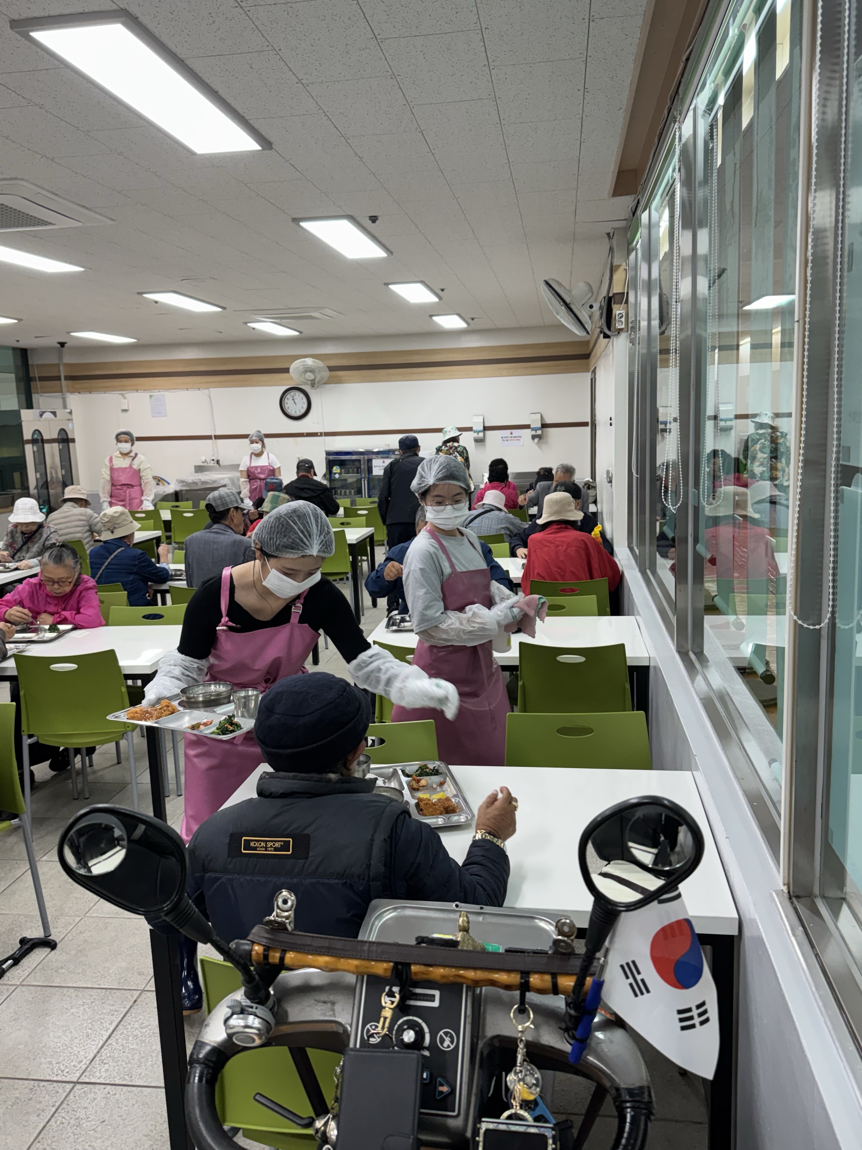 경상남도교육청 낙동강학생교육원, &#39;김해시종합사회복지관 방문 무료 급식 봉사활동&#39;  실천 - 관련이미지2