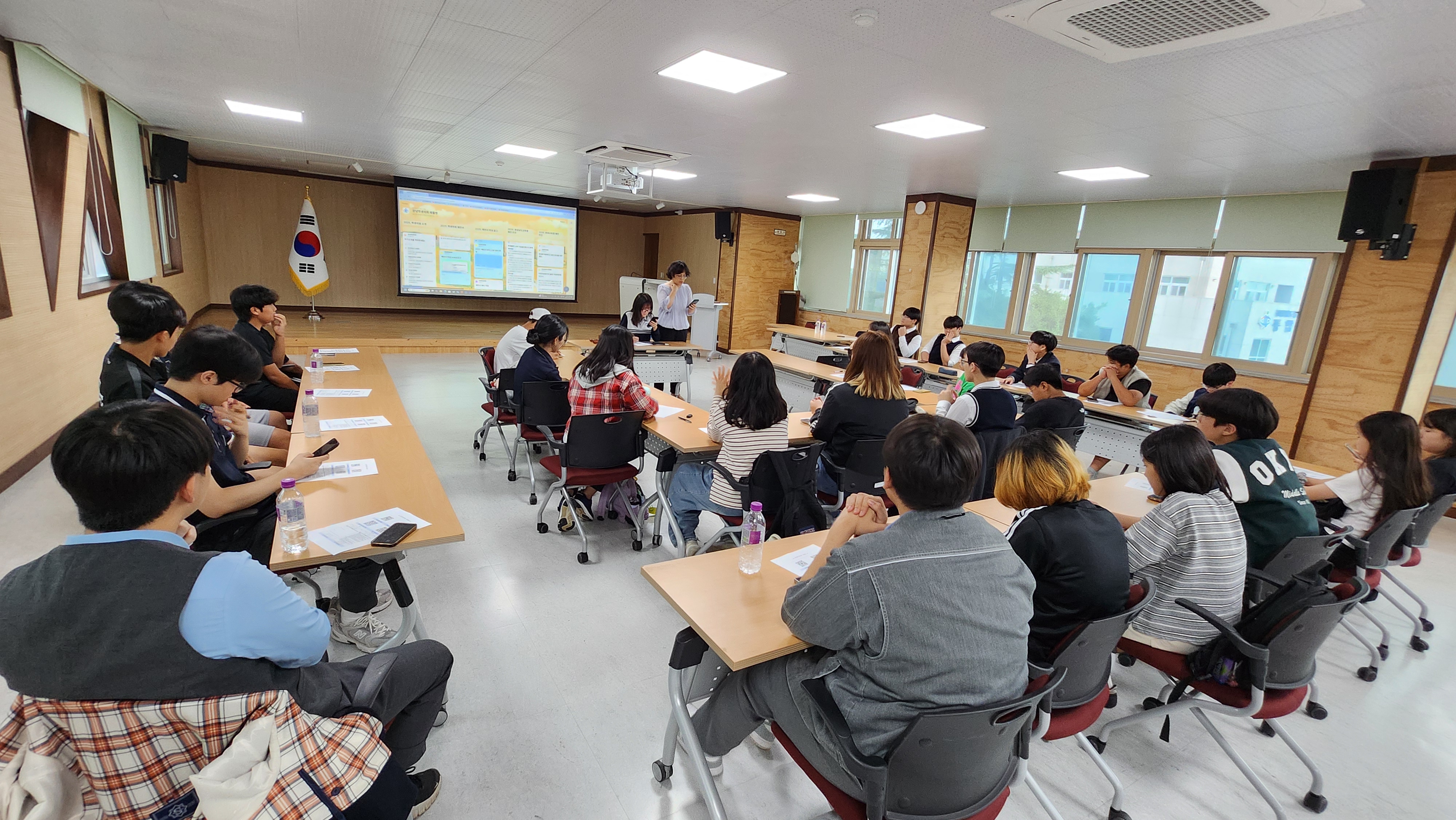 “창녕교육지원청, 미래를 여는 학생 주체성 중심  학생의회 정례회 및 학생회장단 하반기 리더십 연수 개최” - 관련이미지1