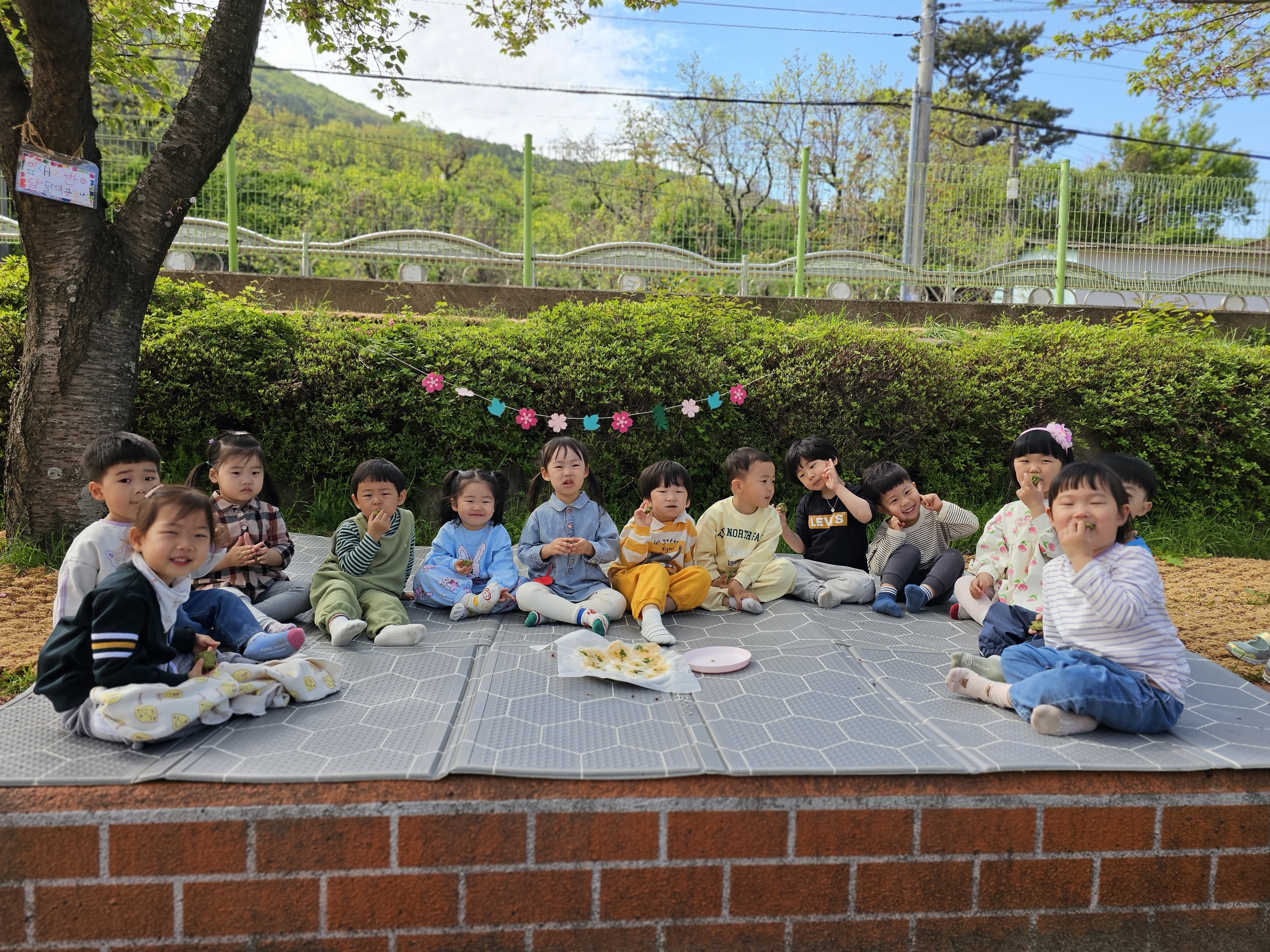 장유유치원, 교육 공동체가 함께한  ‘화전 먹는 날’운영 - 관련이미지4