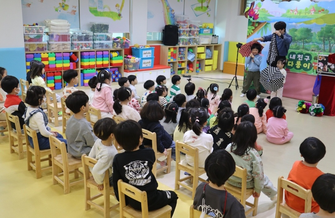'내 친구 다롱이' 인형극 관람.jpg