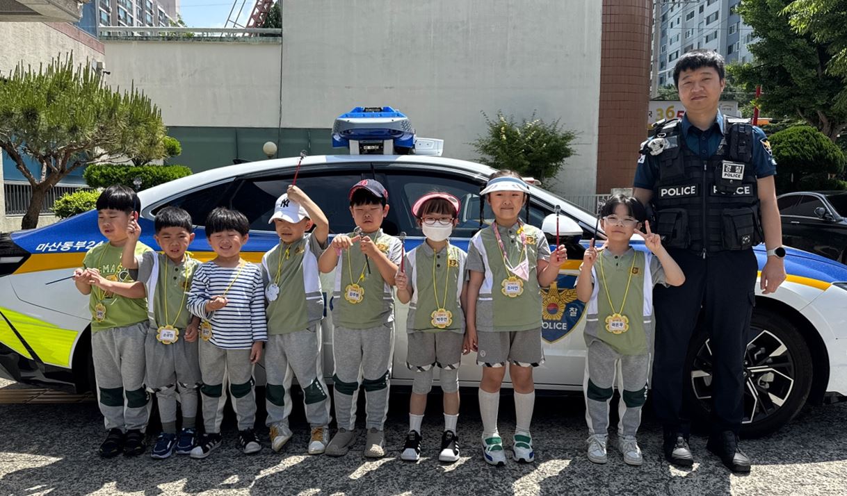 광려초등학교병설유치원, 우리 동네 둘러보기 다양한 상점 및 공공기관을 둘러보고 현장체험도 해 - 관련이미지1