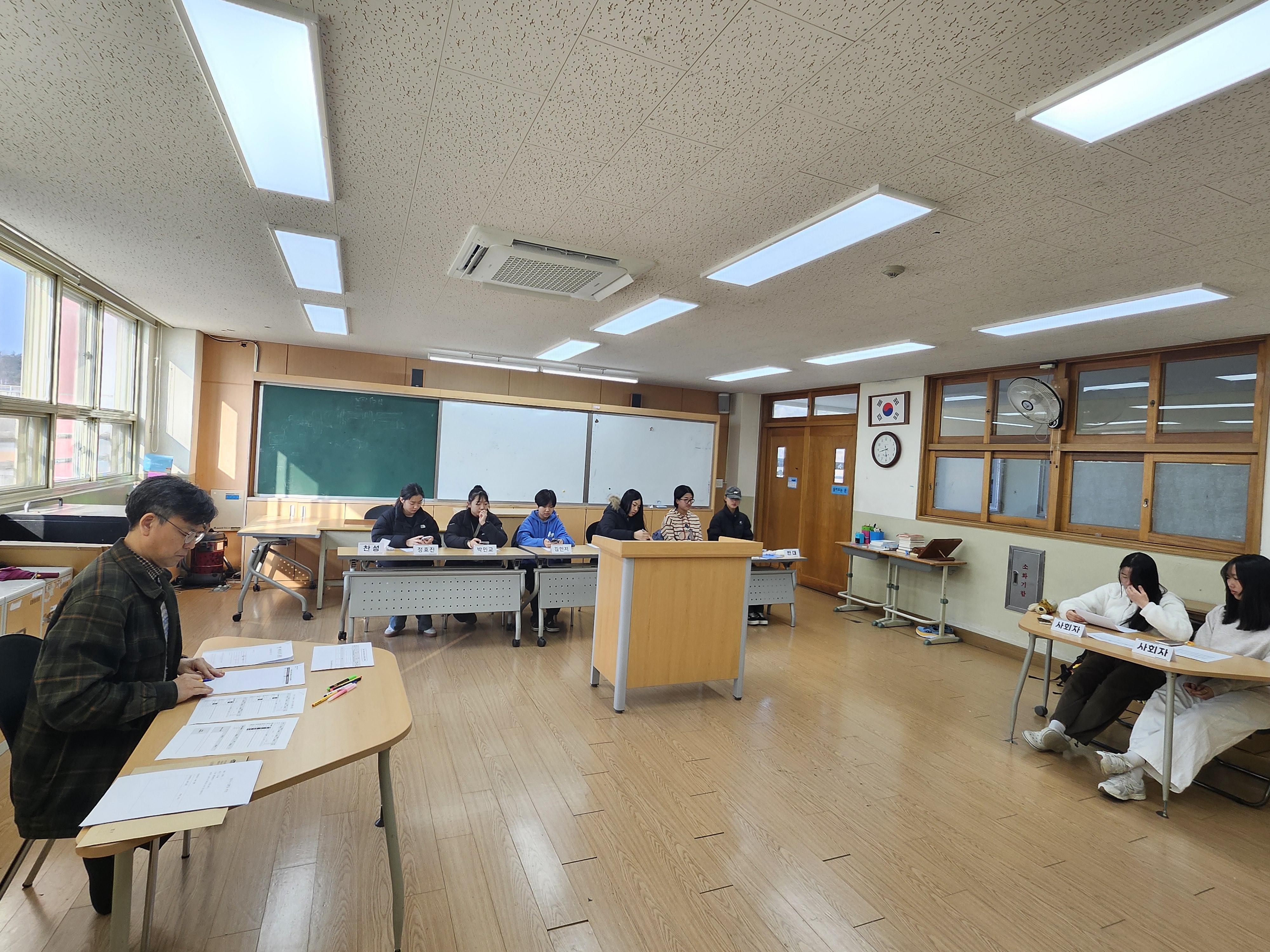 회화중, 책과 함께 따뜻한 겨울나기, 겨울방학 중 독서 디베이트의 매력에 빠지다. - 관련이미지3