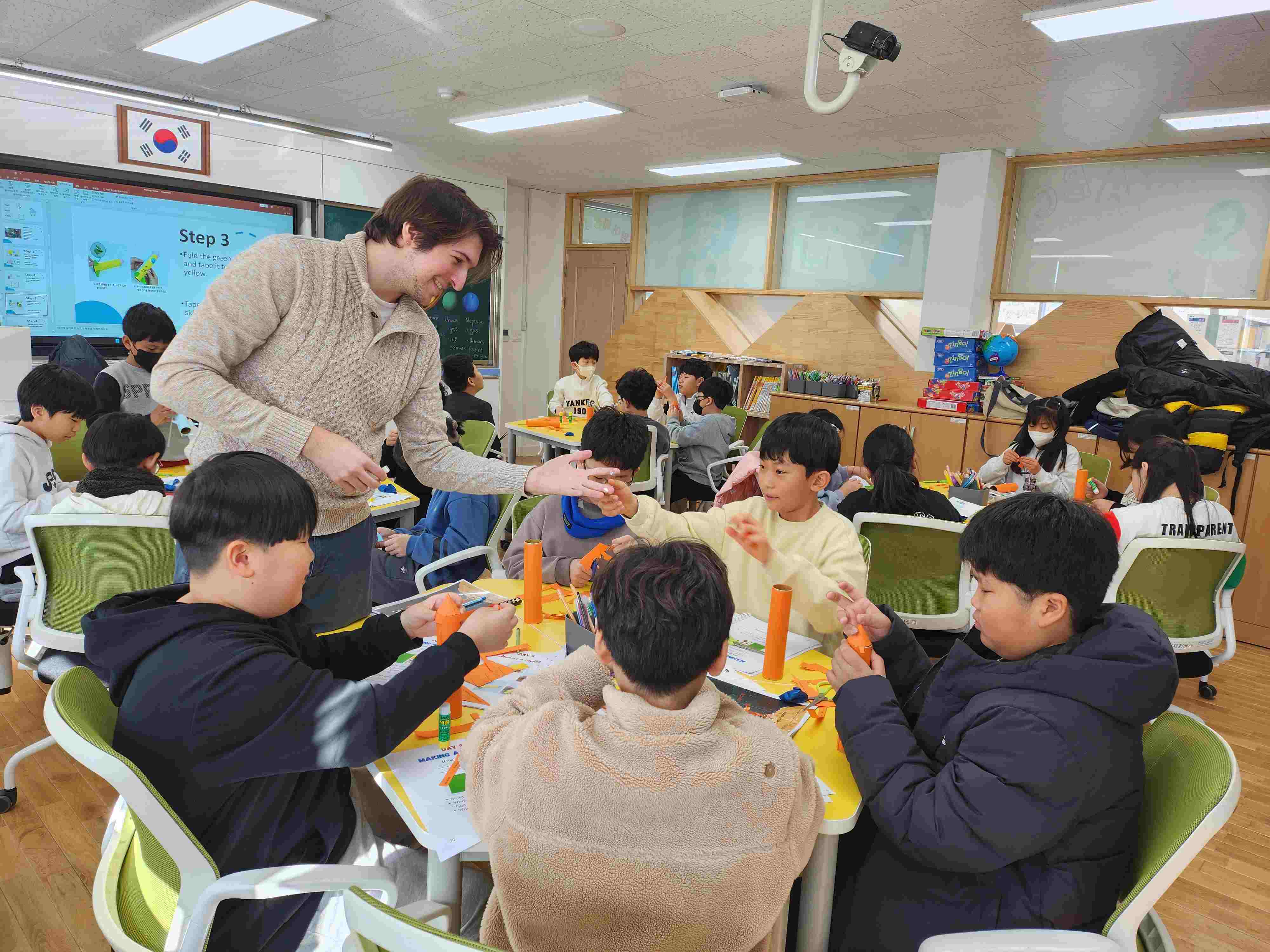 곤양초 영어체험센터  원어민과 함께하는‘겨울방학 영어캠프’운영 - 관련이미지2