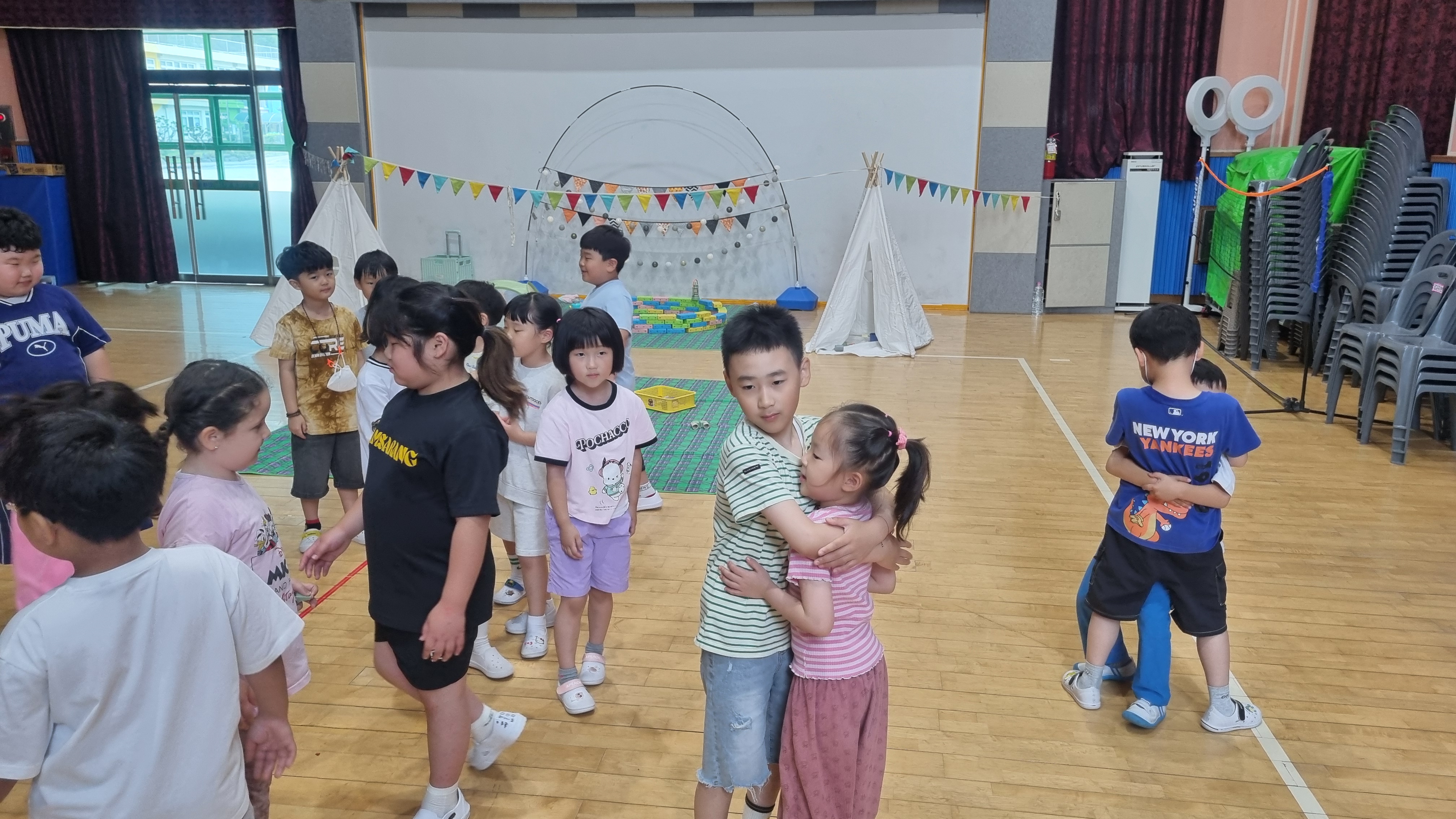 예곡초, 형.누나와 함께 텐트치고 캠핑 체험 - 관련이미지1