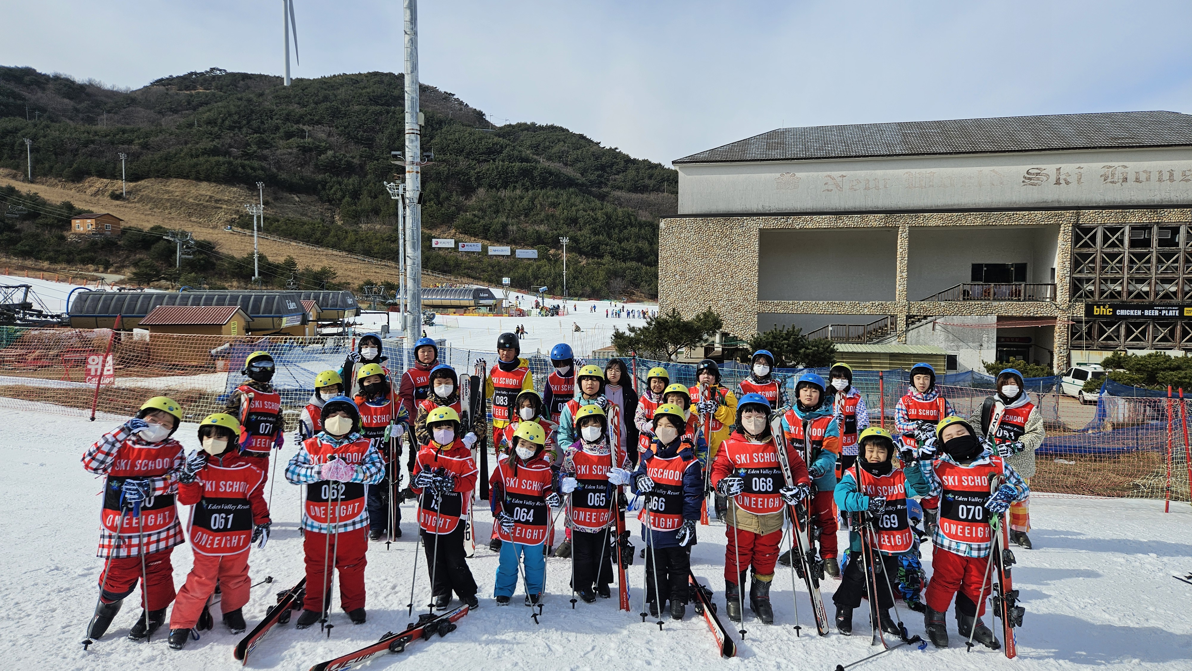 ‘하얀 설원 위 도전’ 겨울스포츠 스키 체험 운영 - 관련이미지1