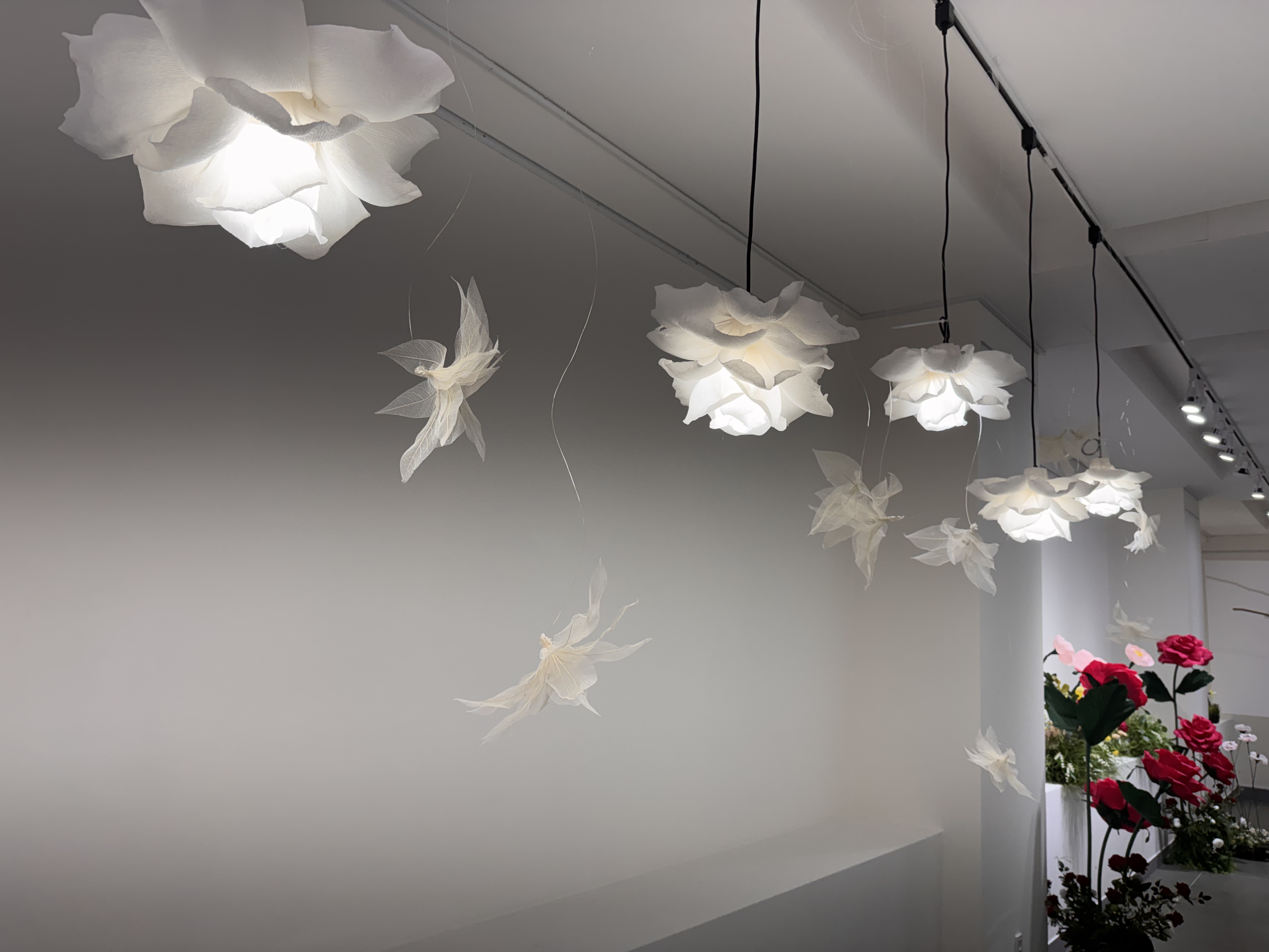 경남교육청, 민수련 작가 초대전 ‘꽃’개최…종이에 생명을 불어넣다 - 관련이미지1