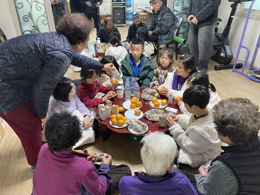 한해 배움 농사를 따스한 나눔과 베풂으로! 서하초, 2025학년도‘배움열매 시장과 지역사회 봉사활동’ 실시 - 관련이미지4