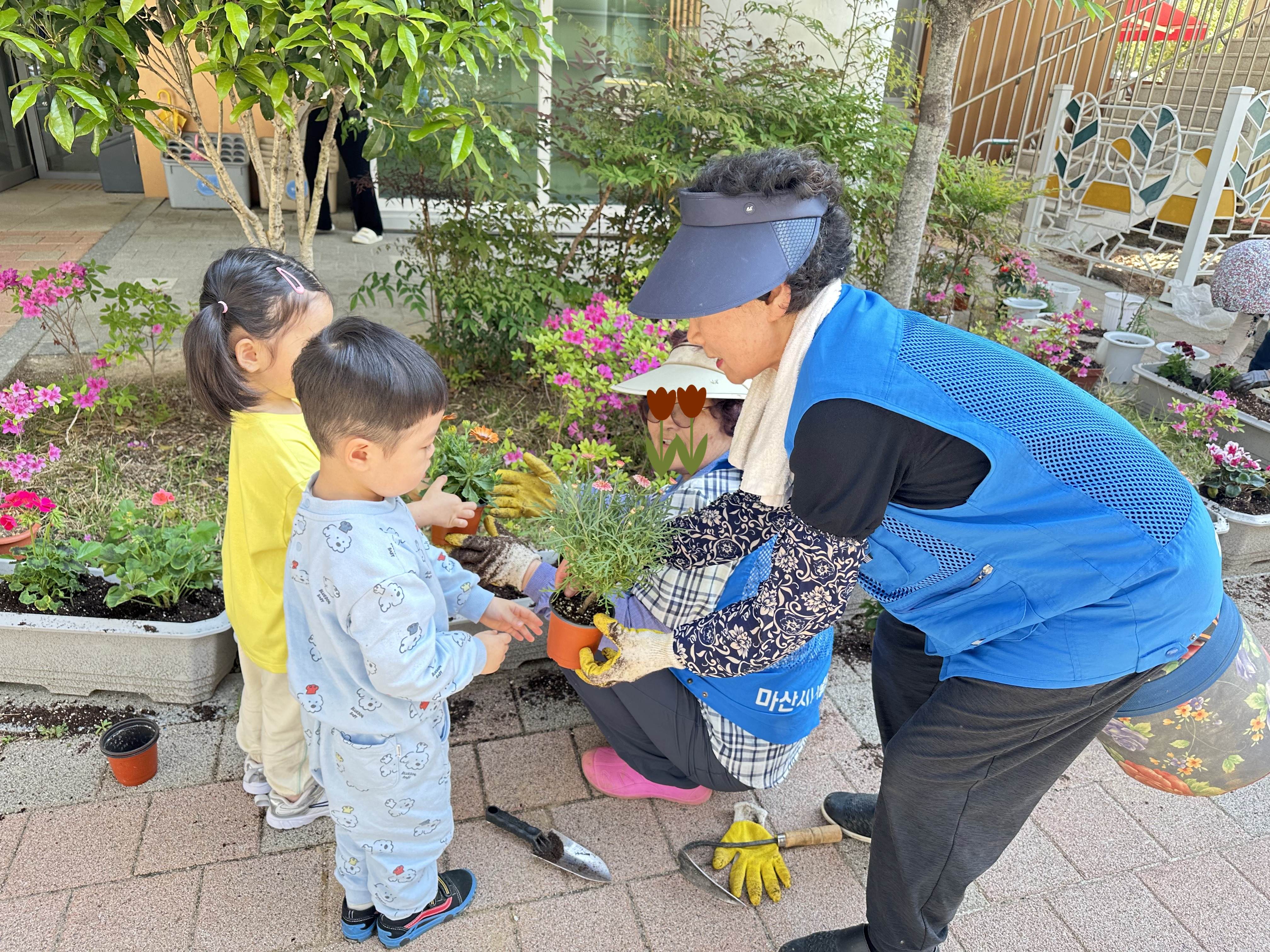 마산고운초병설유치원, 유아와 시니어가 함께한 봄의 시작 - 관련이미지1