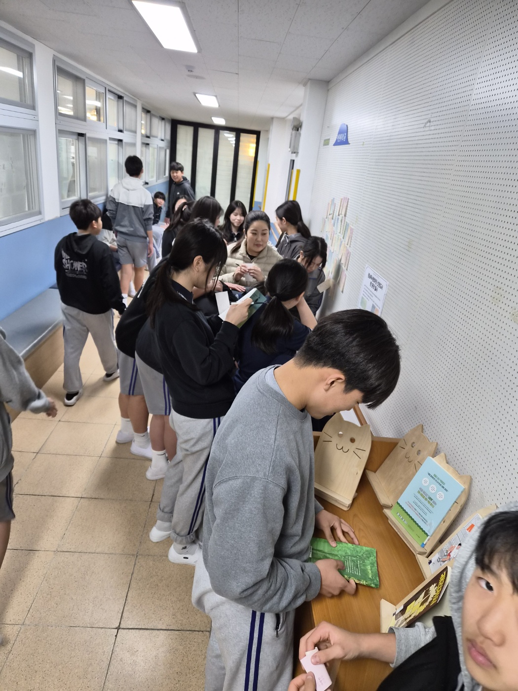 경남교육청, 세계 책의 날과 도서관 주간 맞아 학교도서관에서 ‘책 읽는 축제’ 활짝 연다 - 관련이미지3