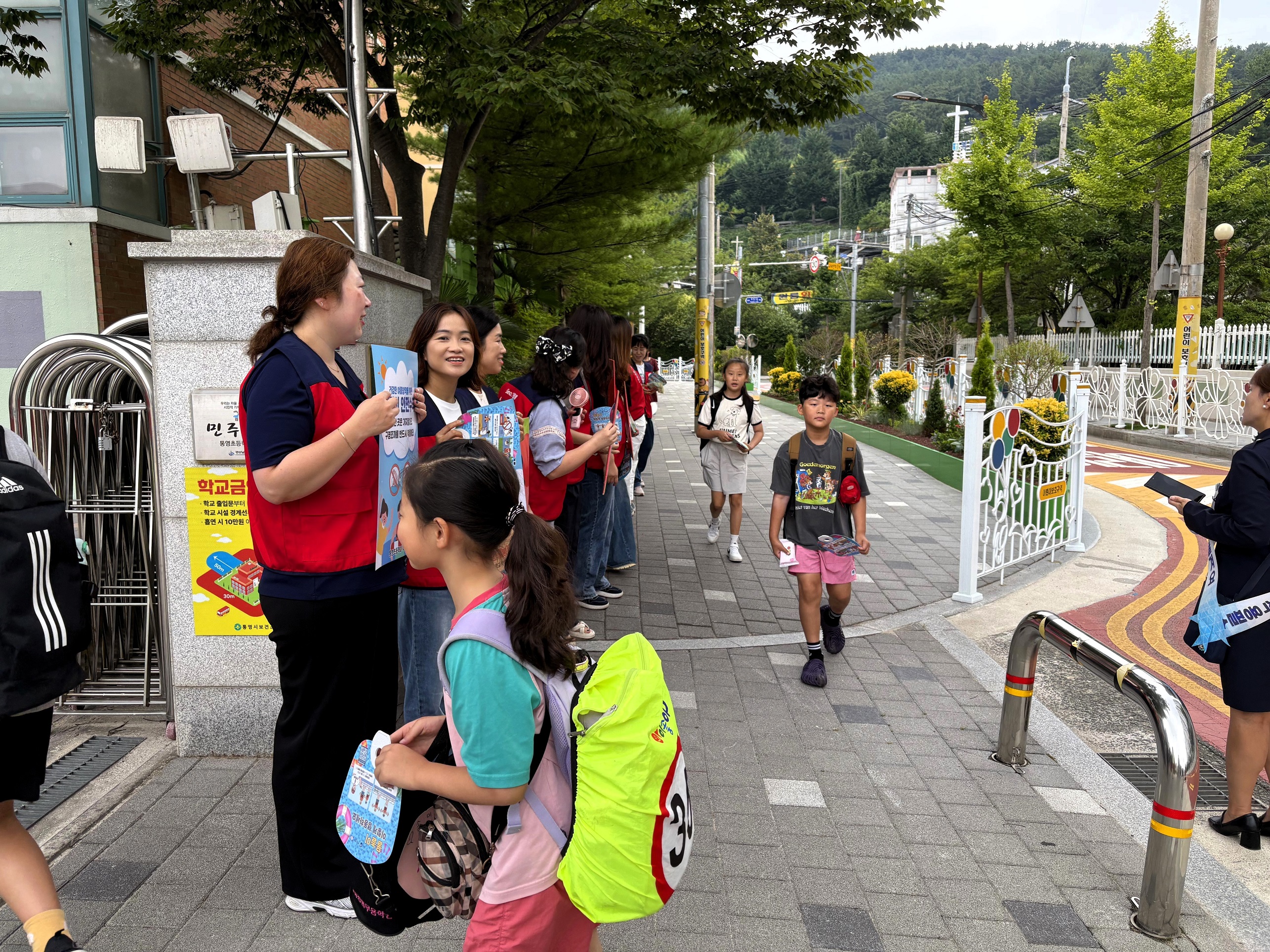 통영초, 학부모․학생이 함께하는 ‘물놀이 안심 동행’ 캠페인 실시 - 관련이미지1