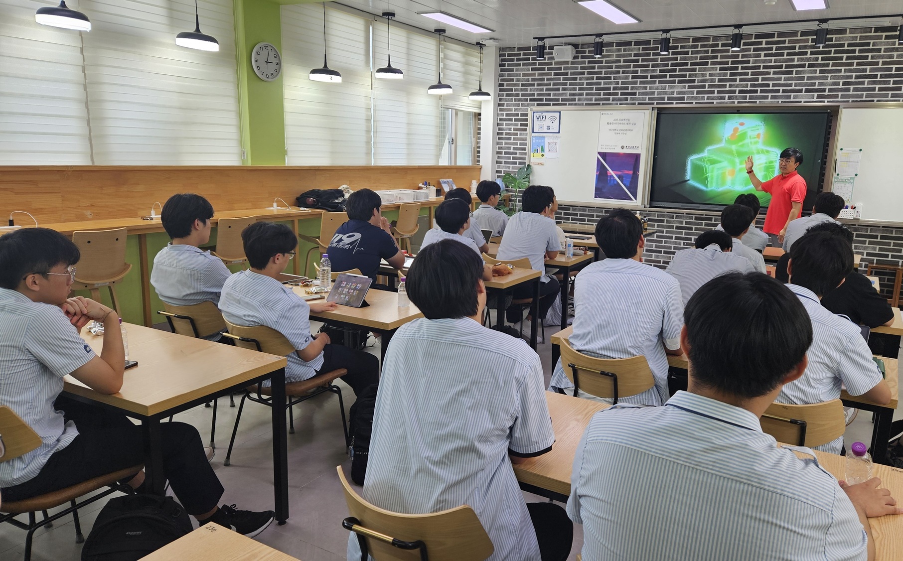 통영고, AI와 예술의 경계를 넘다… 융합 예술 교육의 새로운 길 제시 - 관련이미지1
