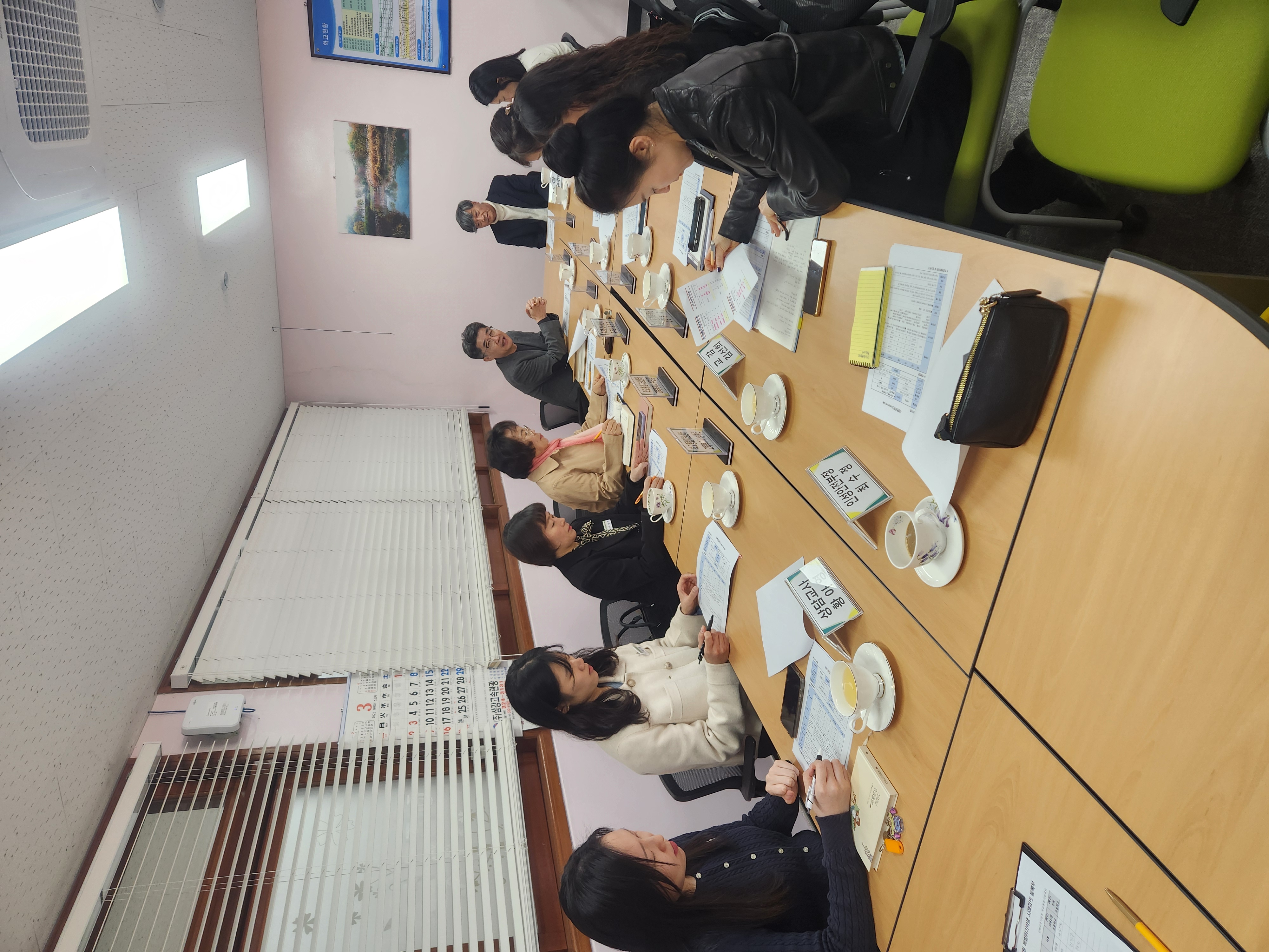 김해교육지원청, 학생맞춤통합지원을 위한 복합위기학생 사례회의 개최 - 관련이미지1