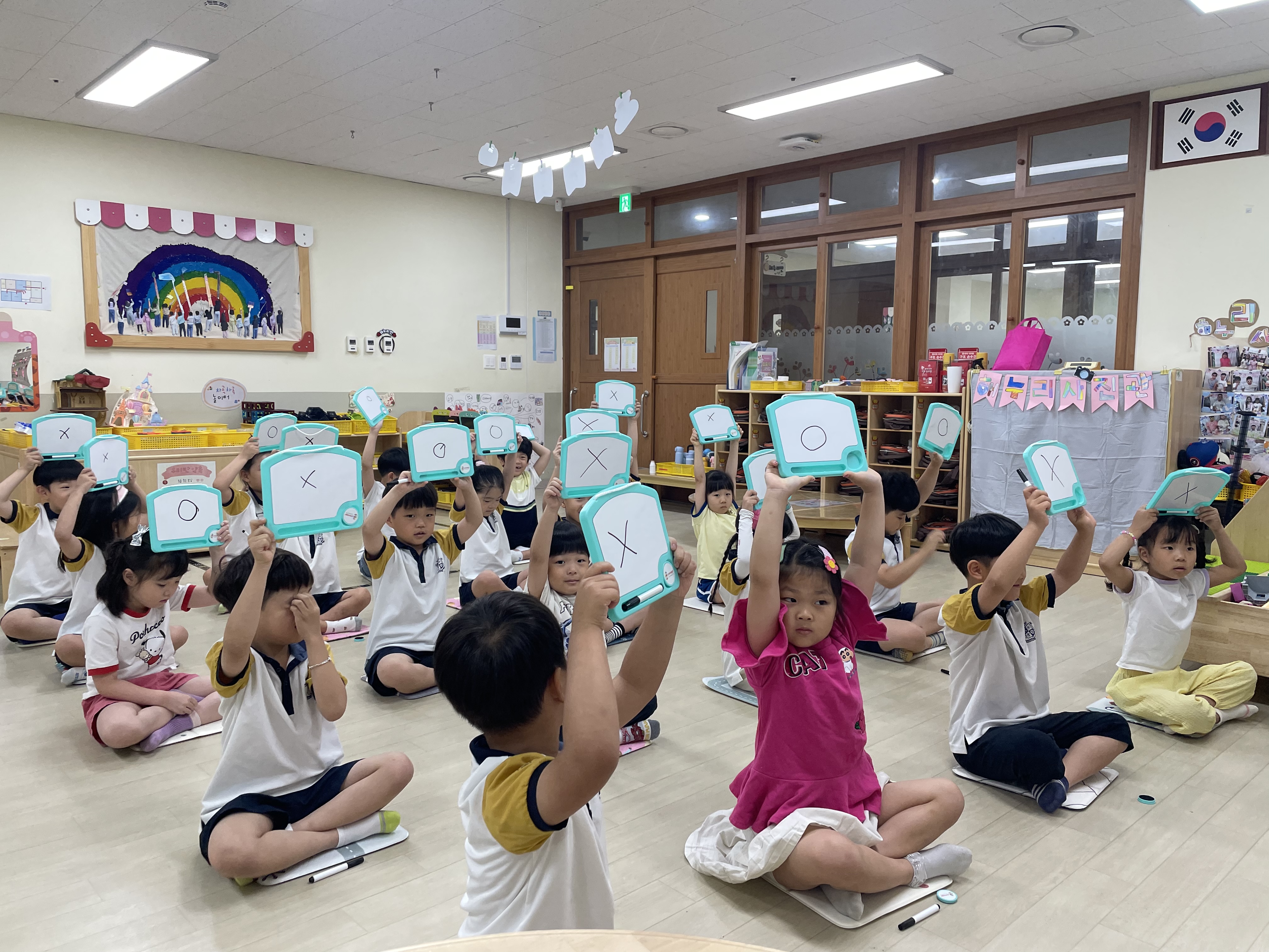마산고운초등학교병설유치원, 독서골든벨로 책 속 세상을 톺아보다-그림책 속 지혜를 함께 나누다 - 관련이미지2