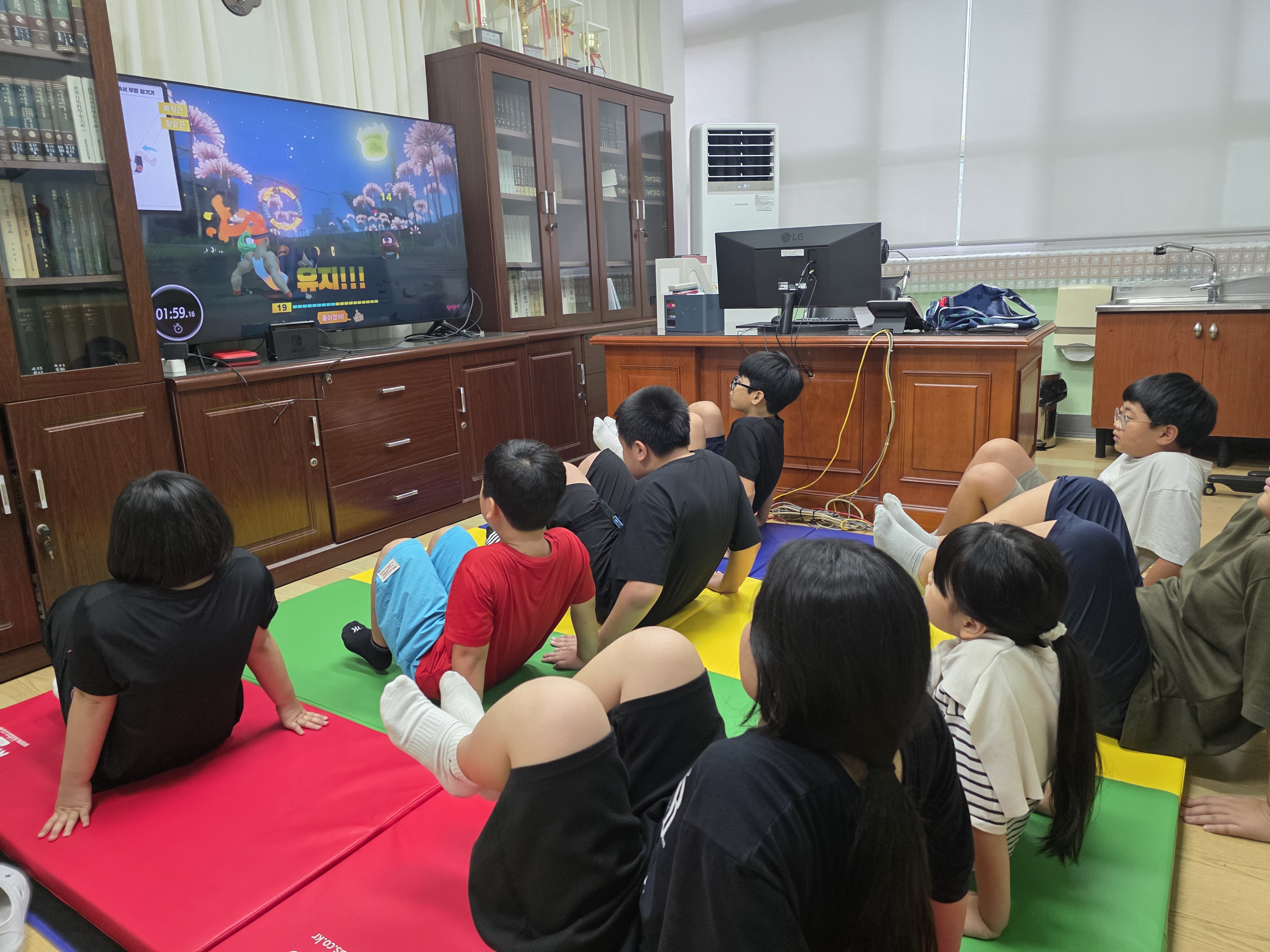 묵계초청암분교, 건강체력교실로 기초 체력 혁신! 육상·레슬링 대회 입상 쾌거 달성 - 관련이미지4