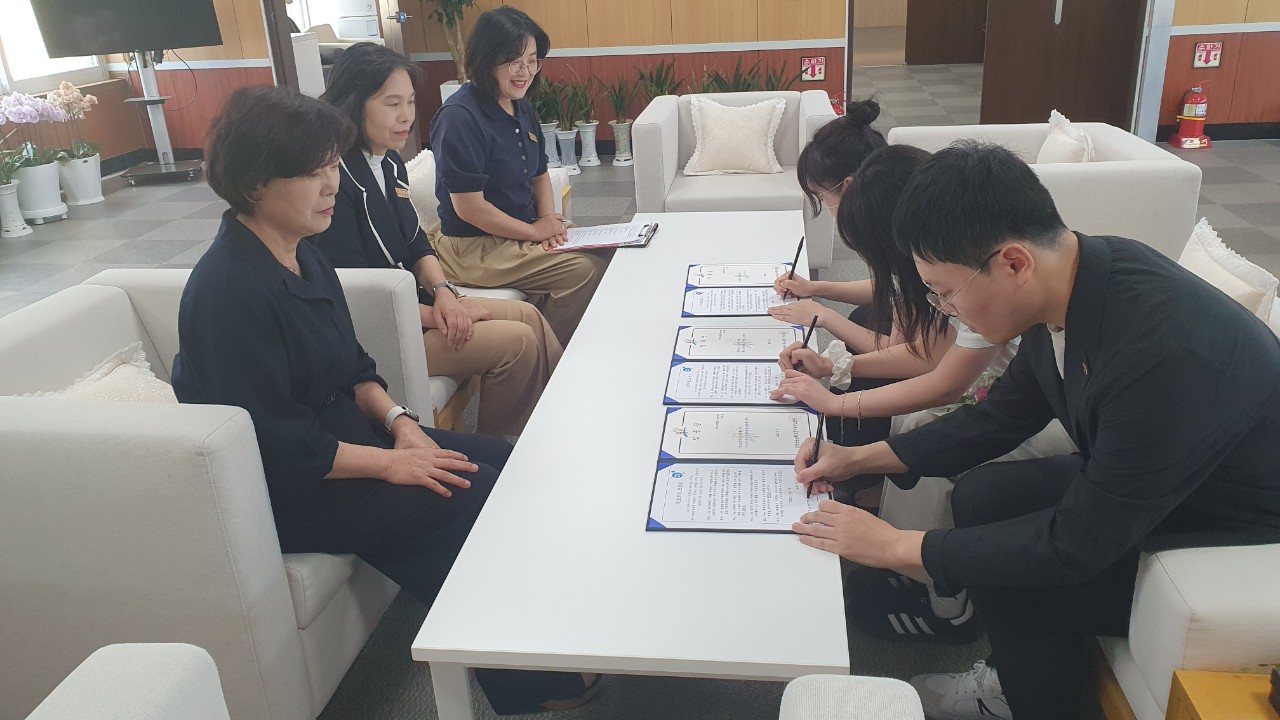 남해교육지원청, 2025년 하반기 신규 지방공무원 임용식 개최 - 관련이미지2