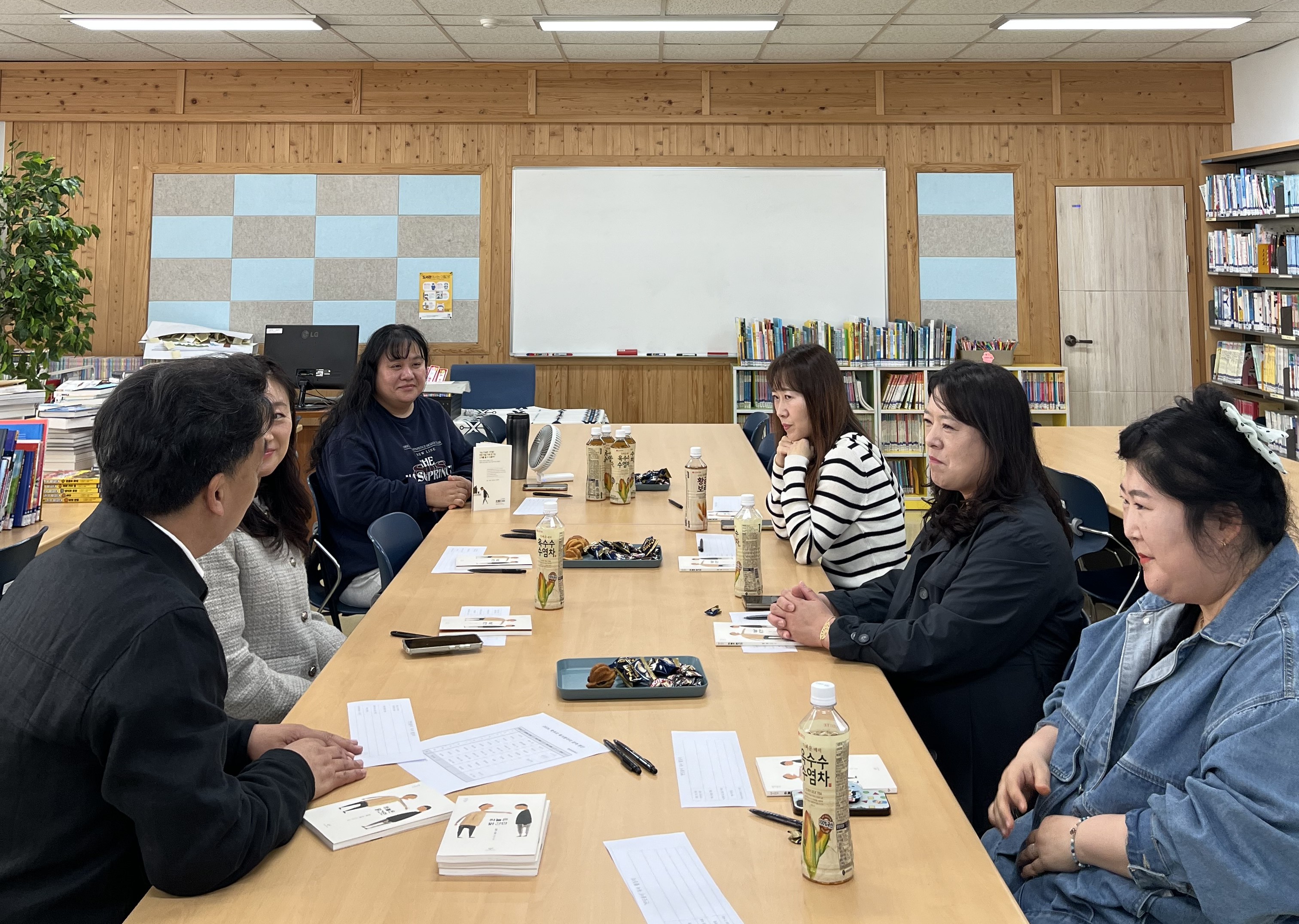 통영초등학교, 학부모 독서동아리 ‘한 책 읽기’로 소통의 장 열어 - 관련이미지2