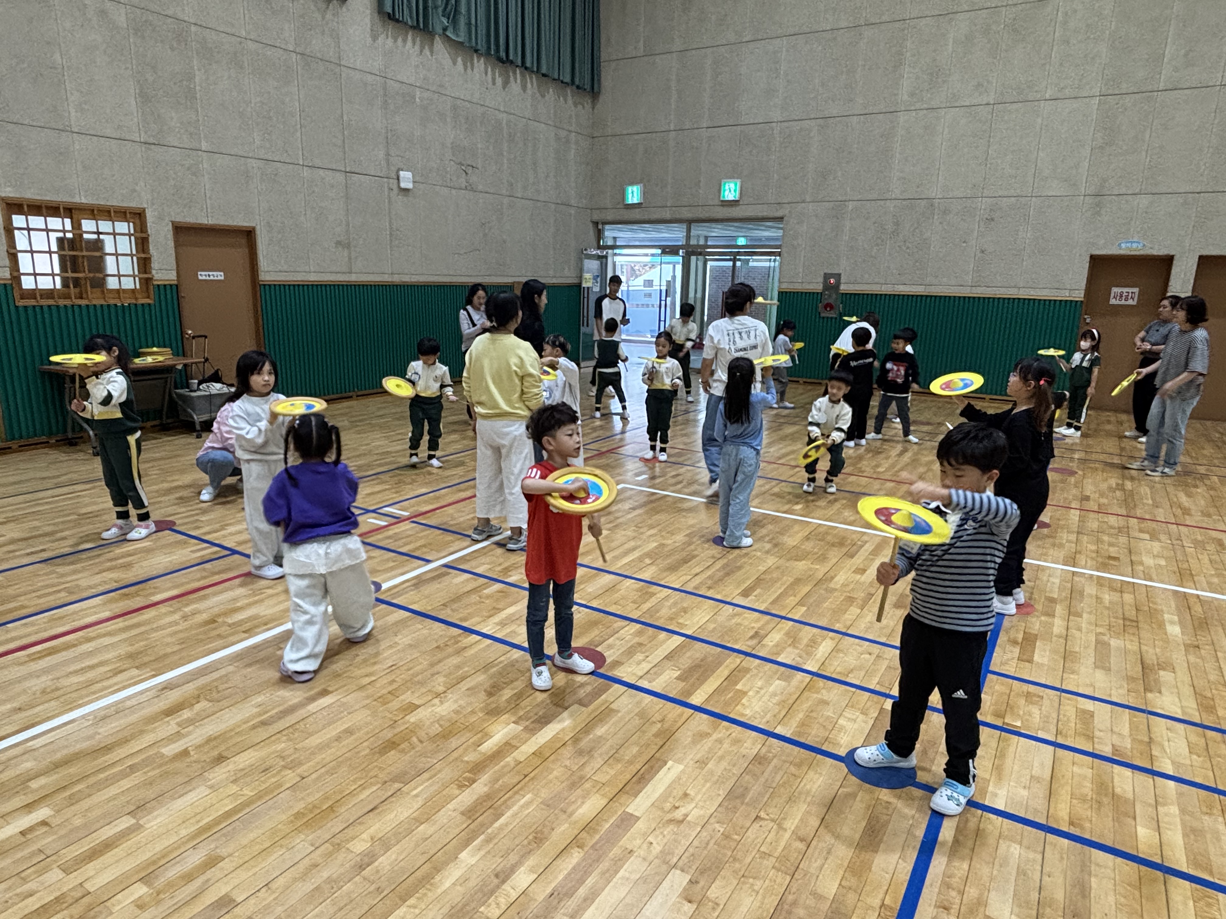 2025. 단설과 병설이 하나되는 전통놀이 한마당! - 관련이미지3