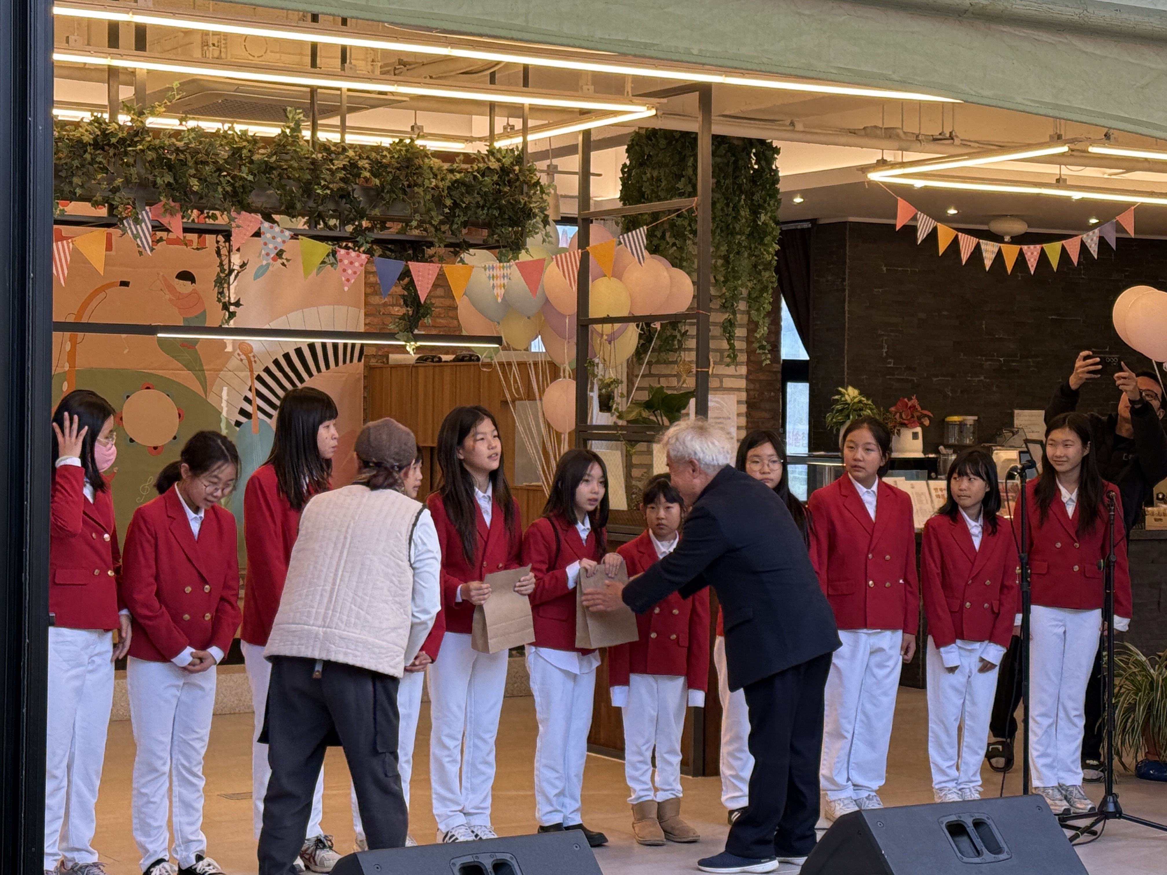 의령초, 지역과 함께하는 '상동의 꿈, 작은 음악회' 큰 감동 선사  의령초 관악부, 음악으로 지역과 하나 되다 - 관련이미지3