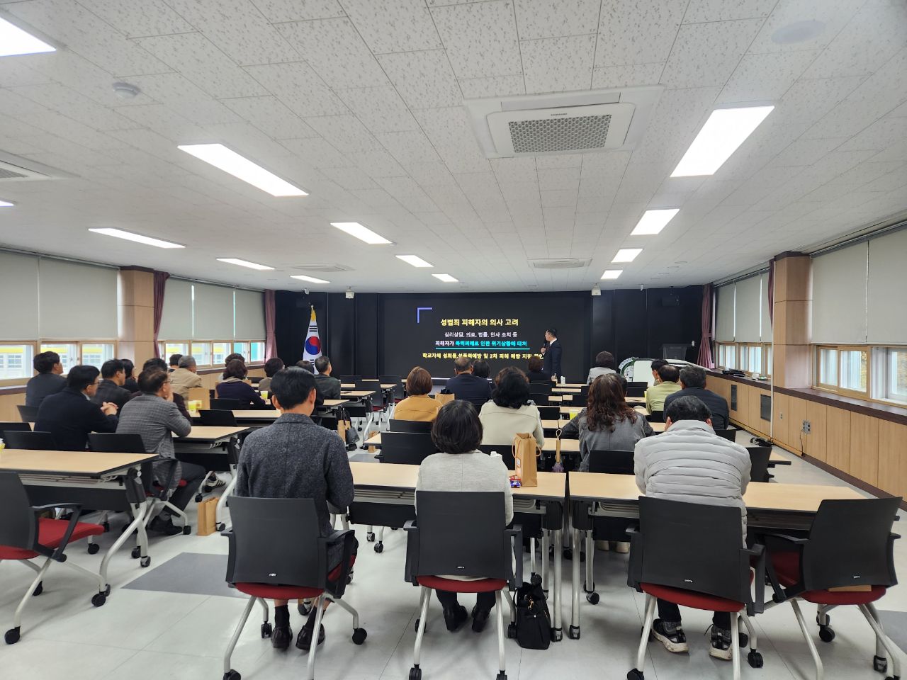 함안교육지원청, 고위직 대상 맞춤형 폭력예방교육 실시 - 관련이미지3
