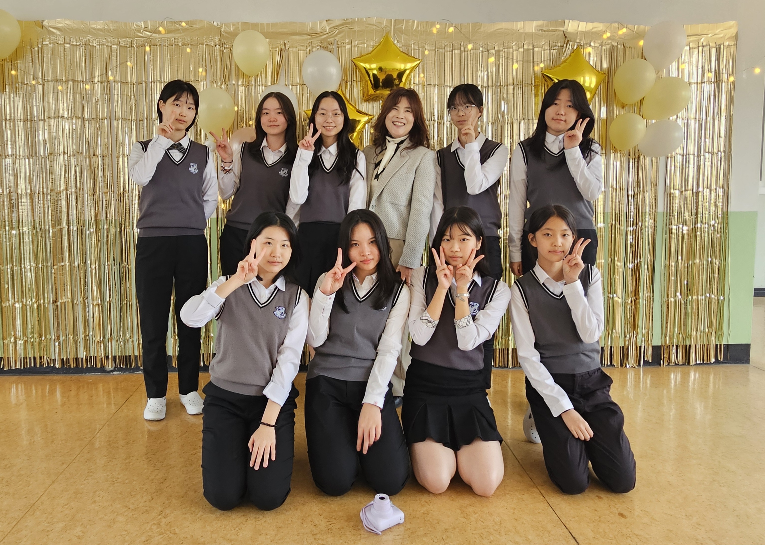 반송여중 학생자치회, 사제 공감 교복사진관 열어 - 관련이미지3