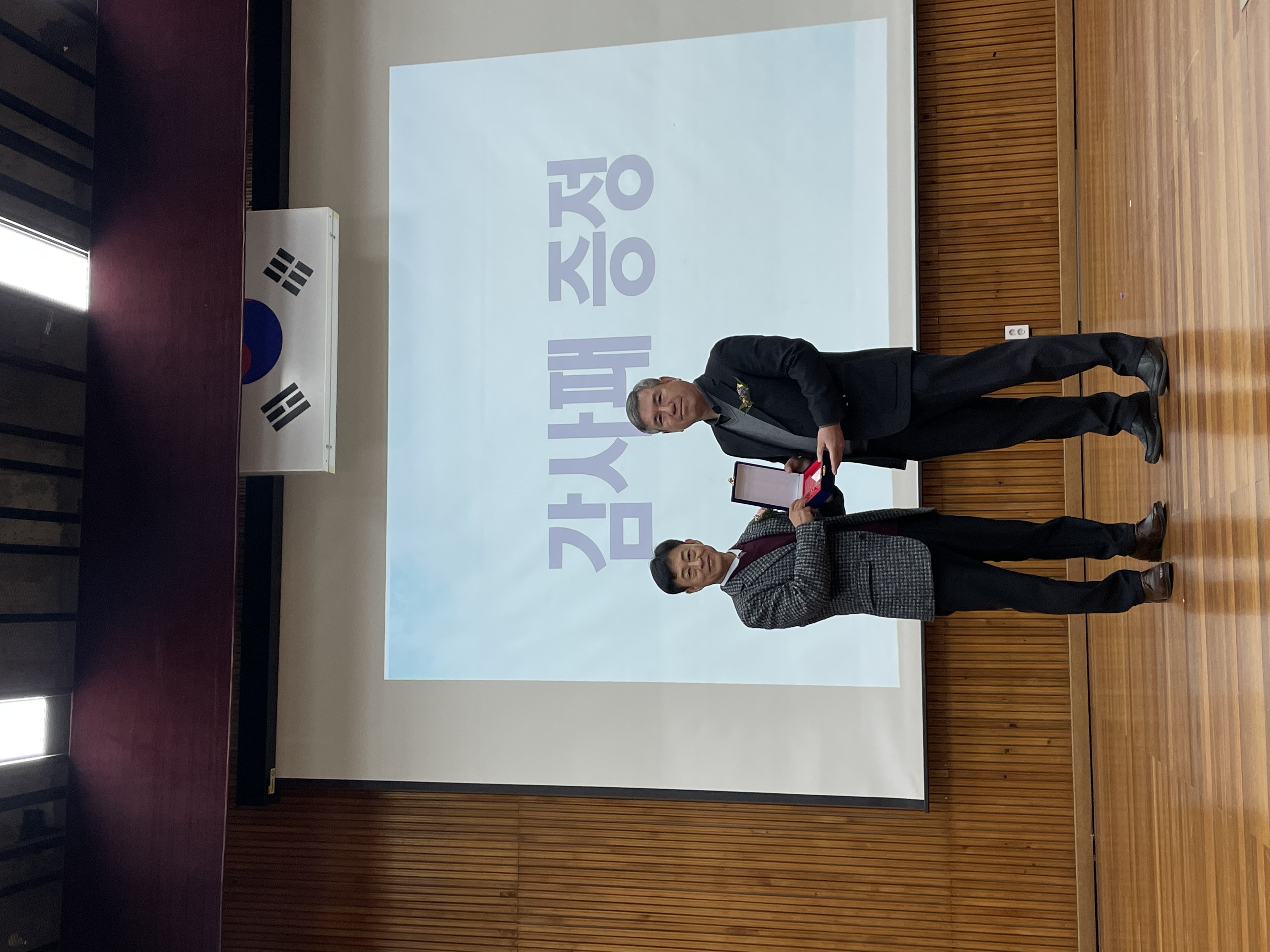 연초중, 모교와 지역사회에 헌신하는 옥충석 총동창회장 감사패 전달 - 관련이미지1