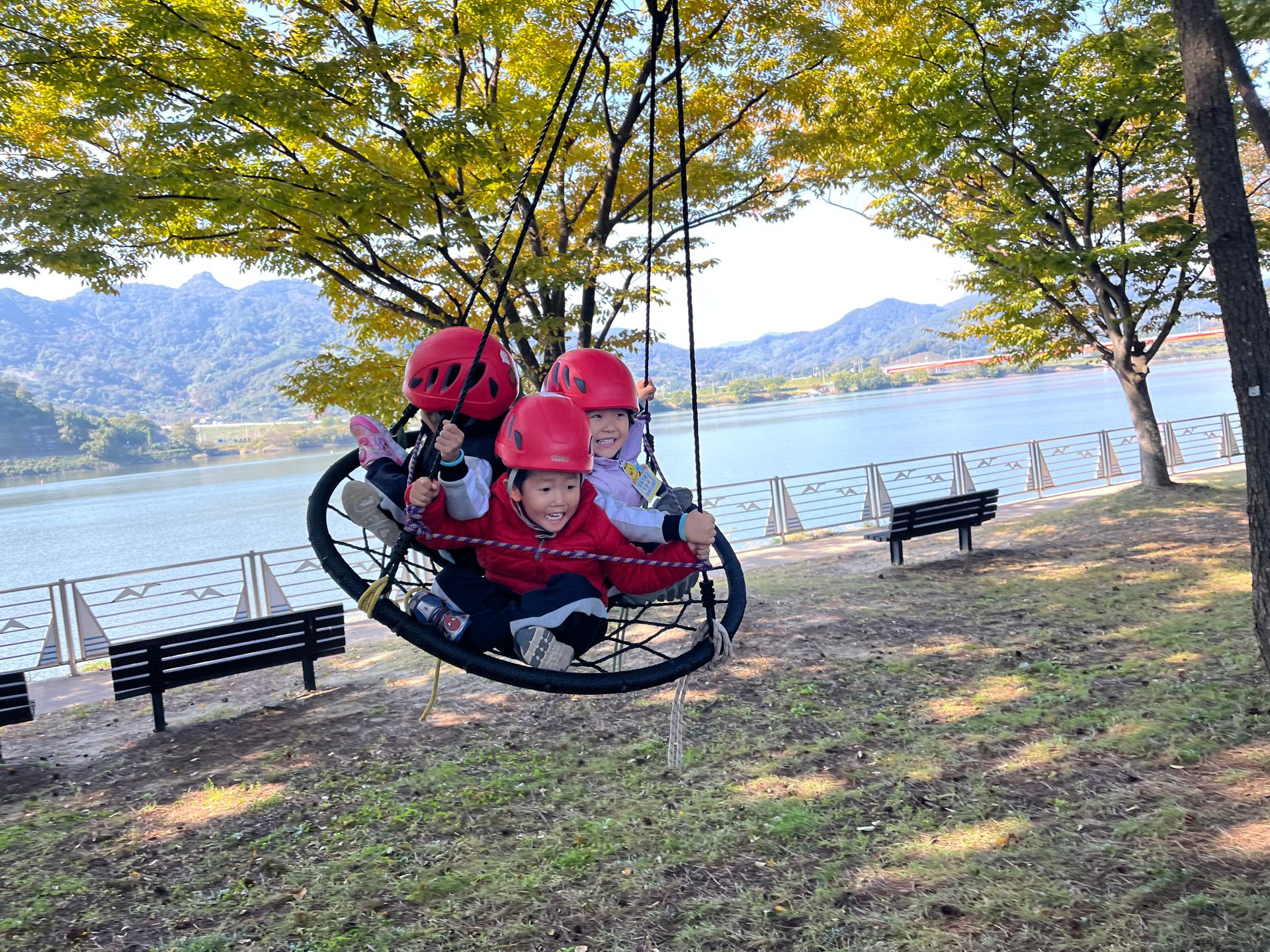 산청유치원, 가을 자연 속 밧줄 모험 - 관련이미지1