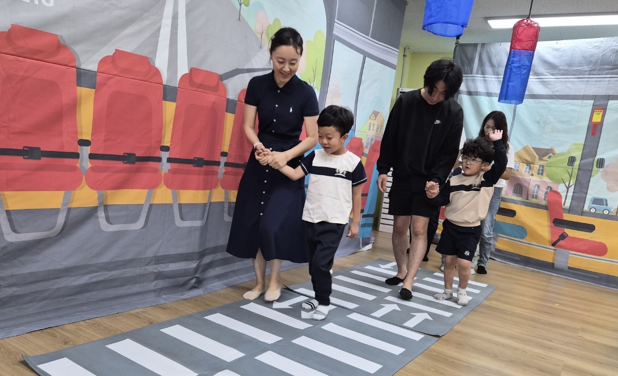 대방초등학교 병설유치원, 안전하고 행복한 유치원 학부모 참여수업 실시 - 관련이미지2