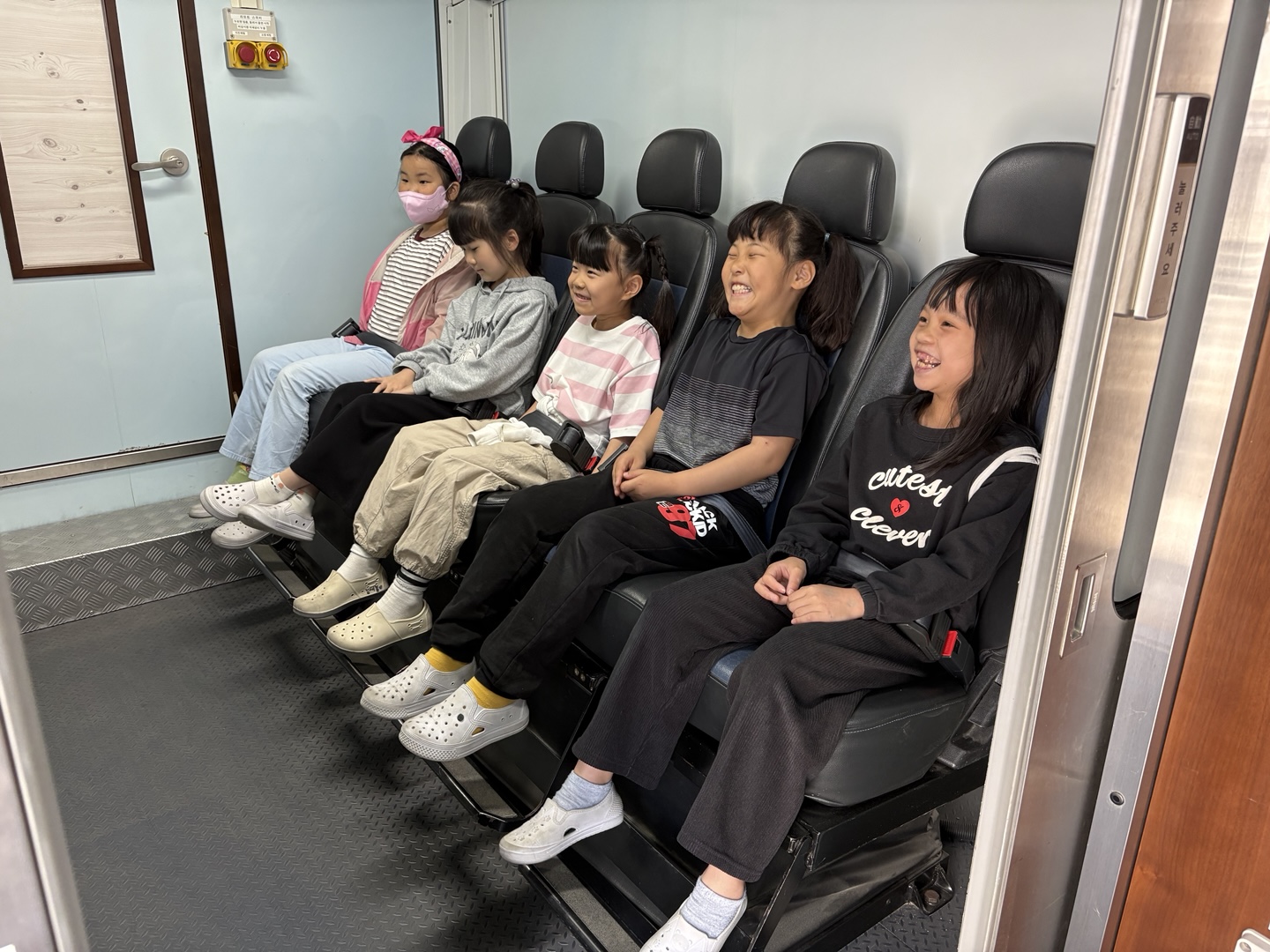 경상남도 교육청 학생안전체험원, 안전교육 취약지역 누비는 ‘찾아가는 안전체험교실’ - 관련이미지3