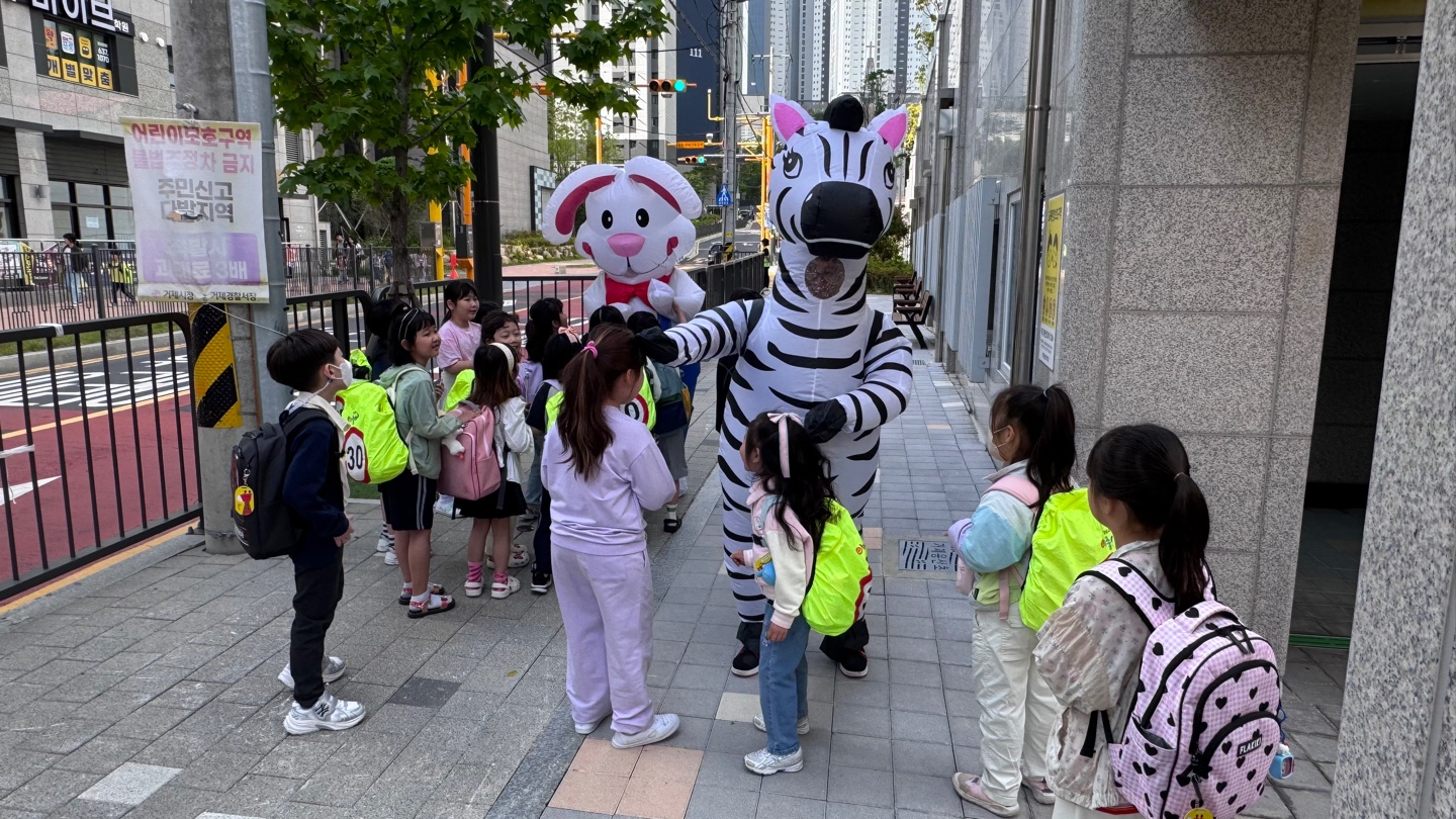 거제용산초,‘감사의 마음을 전해요’캠페인 실시 - 관련이미지1