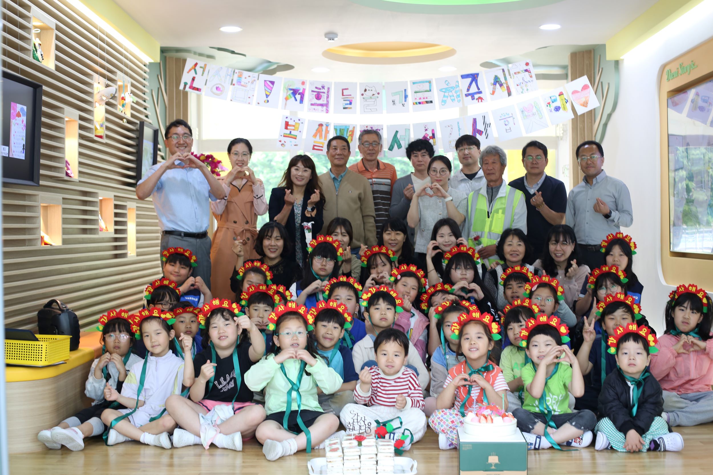 의령 대의초, 학생자치회가 준비한 '스승의 날 행사' - 관련이미지3