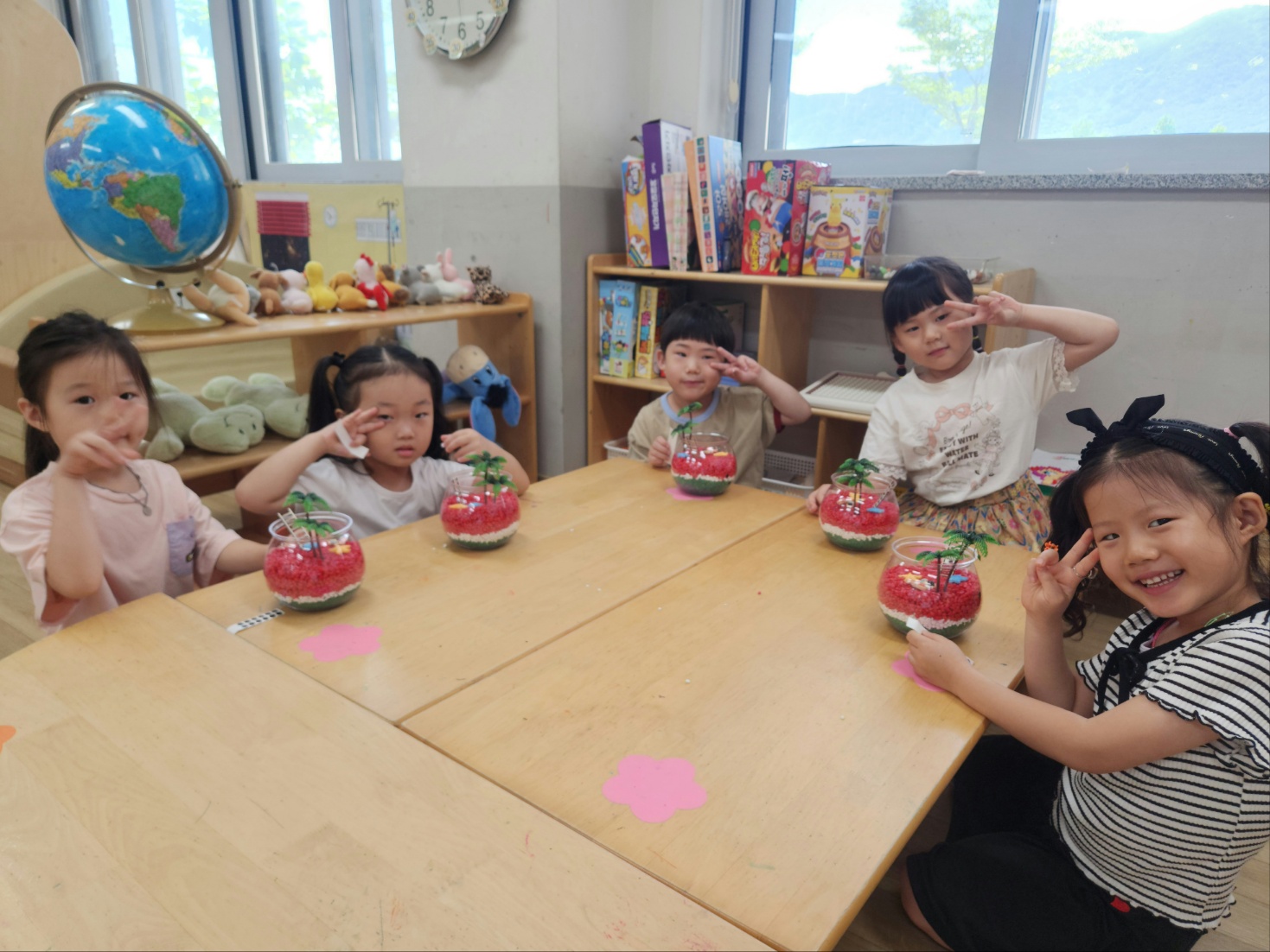 감계초등학교병설유치원, 여름방학 돌봄 속 특별한 자연체험 ‘테라리움 만들기’운영 - 관련이미지1
