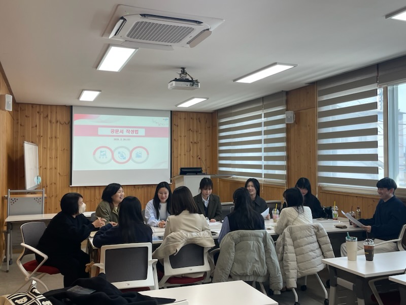 창녕교육지원청, 저연차 공무원 너나들이 소통 - 관련이미지2