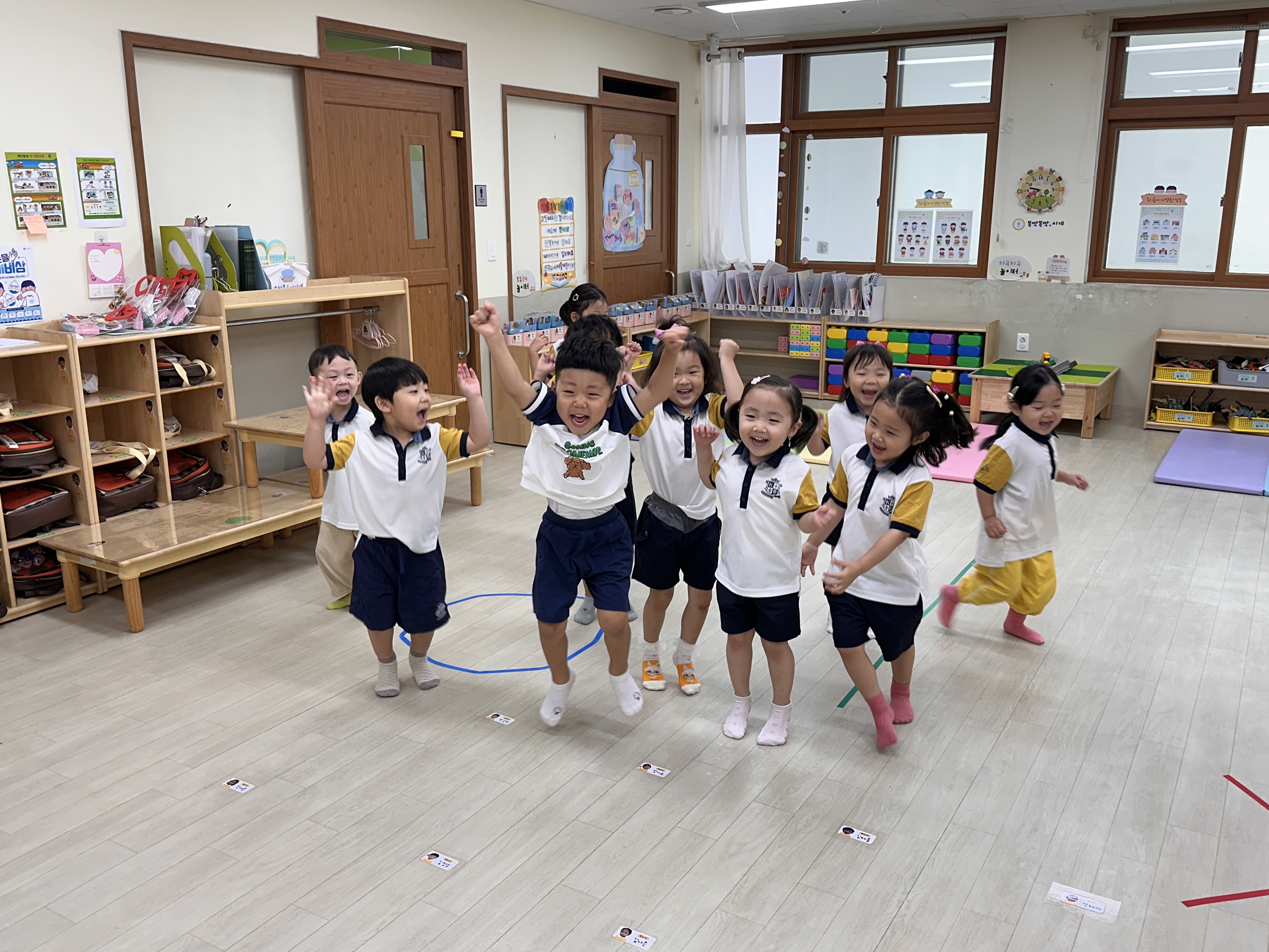 마산고운초등학교병설유치원, 독서골든벨로 책 속 세상을 톺아보다-그림책 속 지혜를 함께 나누다 - 관련이미지1